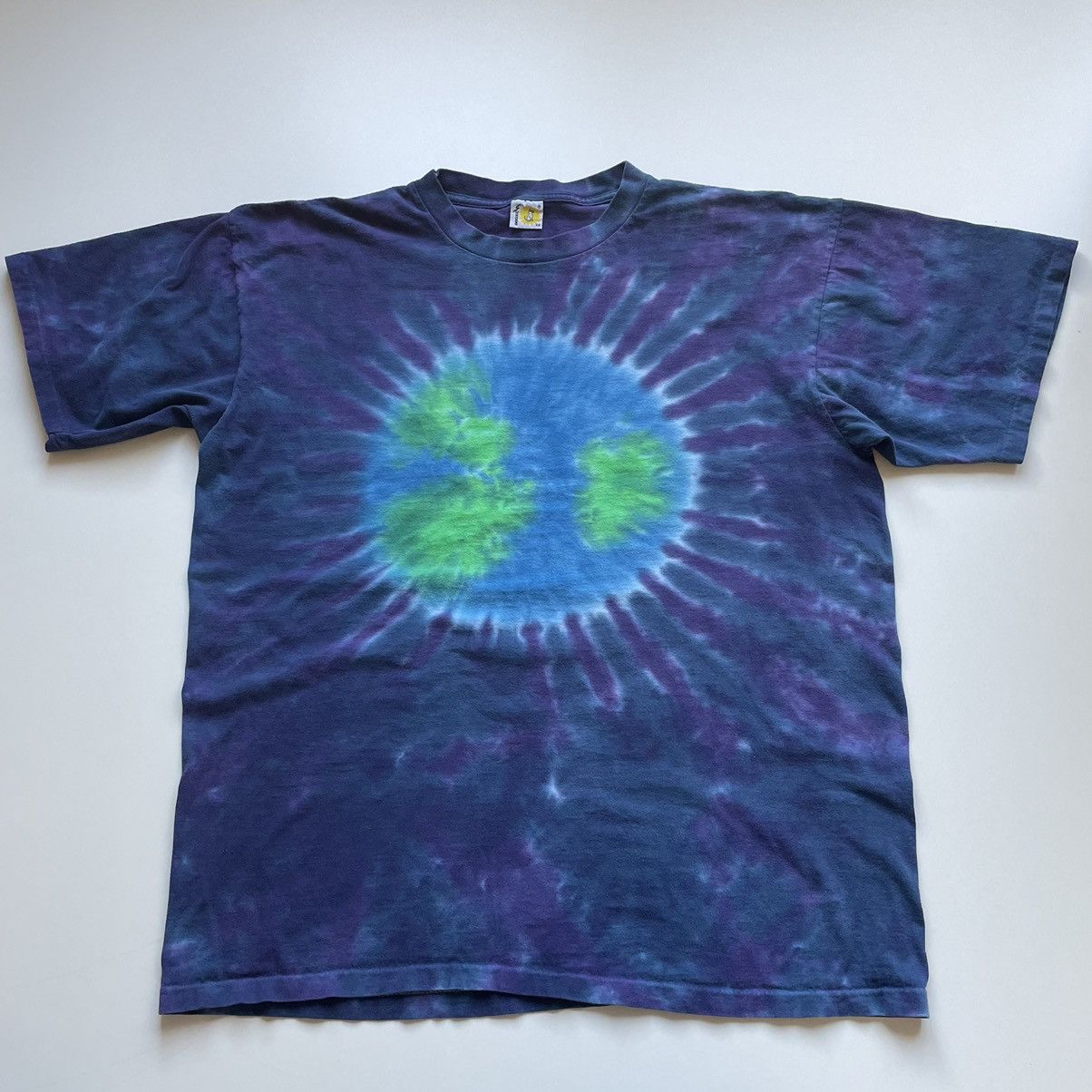 Vintage Vintage 1990s Earth Tie Dye Art Graphic T Shirt XXL Rare Size US XXL / EU 58 / 5 - 1 Thumbnail
