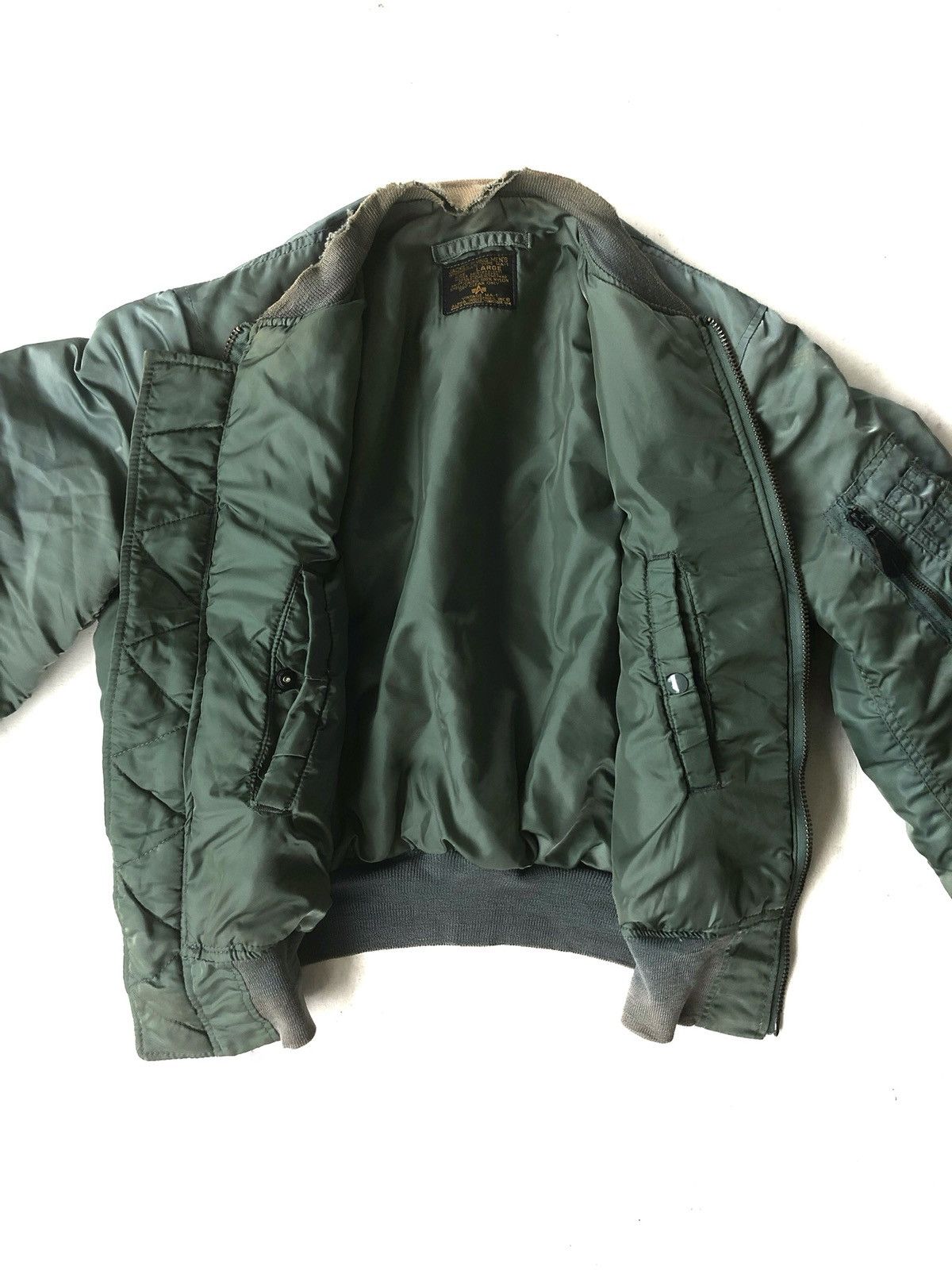 Alpha Industries Vtg USAF Alpha Ind. Distressed MA-1 Flight Jacket Size US L / EU 52-54 / 3 - 11 Thumbnail
