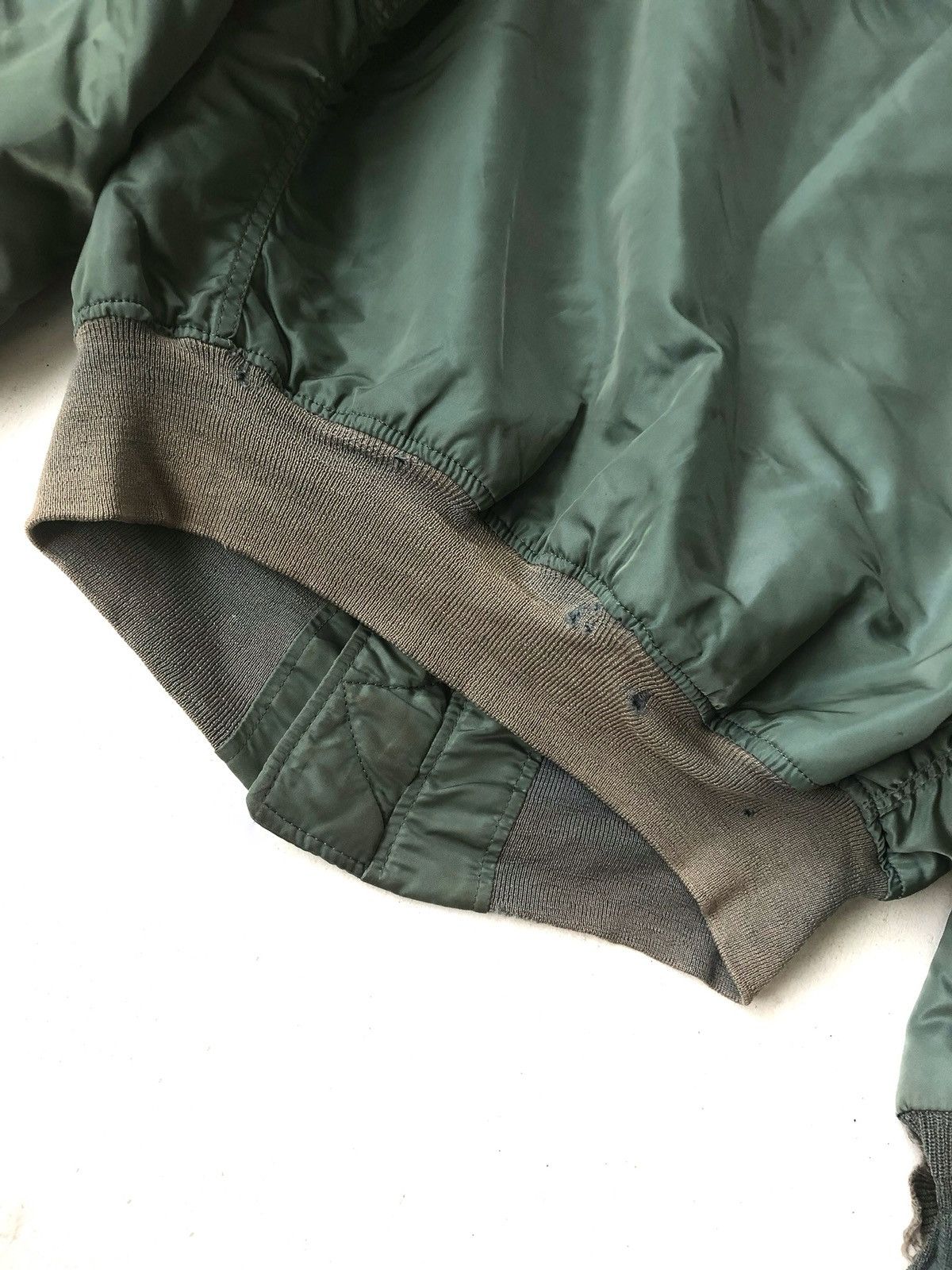 Alpha Industries Vtg USAF Alpha Ind. Distressed MA-1 Flight Jacket Size US L / EU 52-54 / 3 - 13 Thumbnail