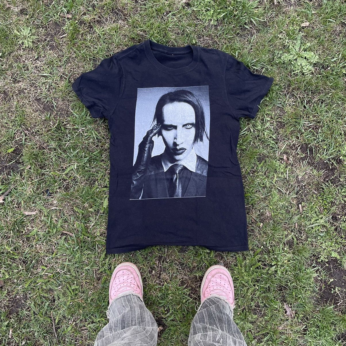 Vintage Vintage 90s Marilyn Manson Band Tee Faded Black Grunge S Size US S / EU 44-46 / 1 - 1 Thumbnail