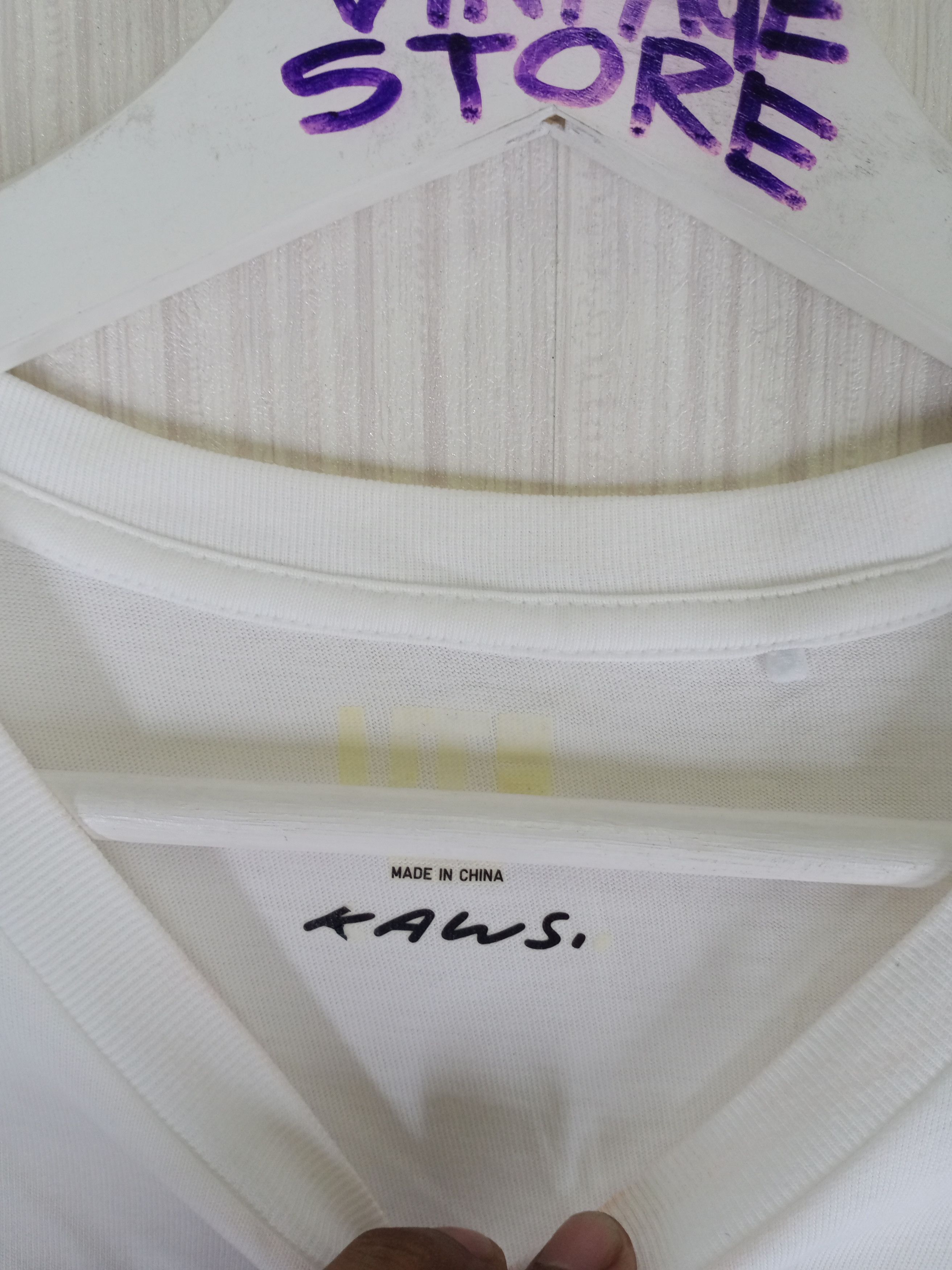 Kaws × Uniqlo Kaws Size US M / EU 48-50 / 2 - 3 Thumbnail