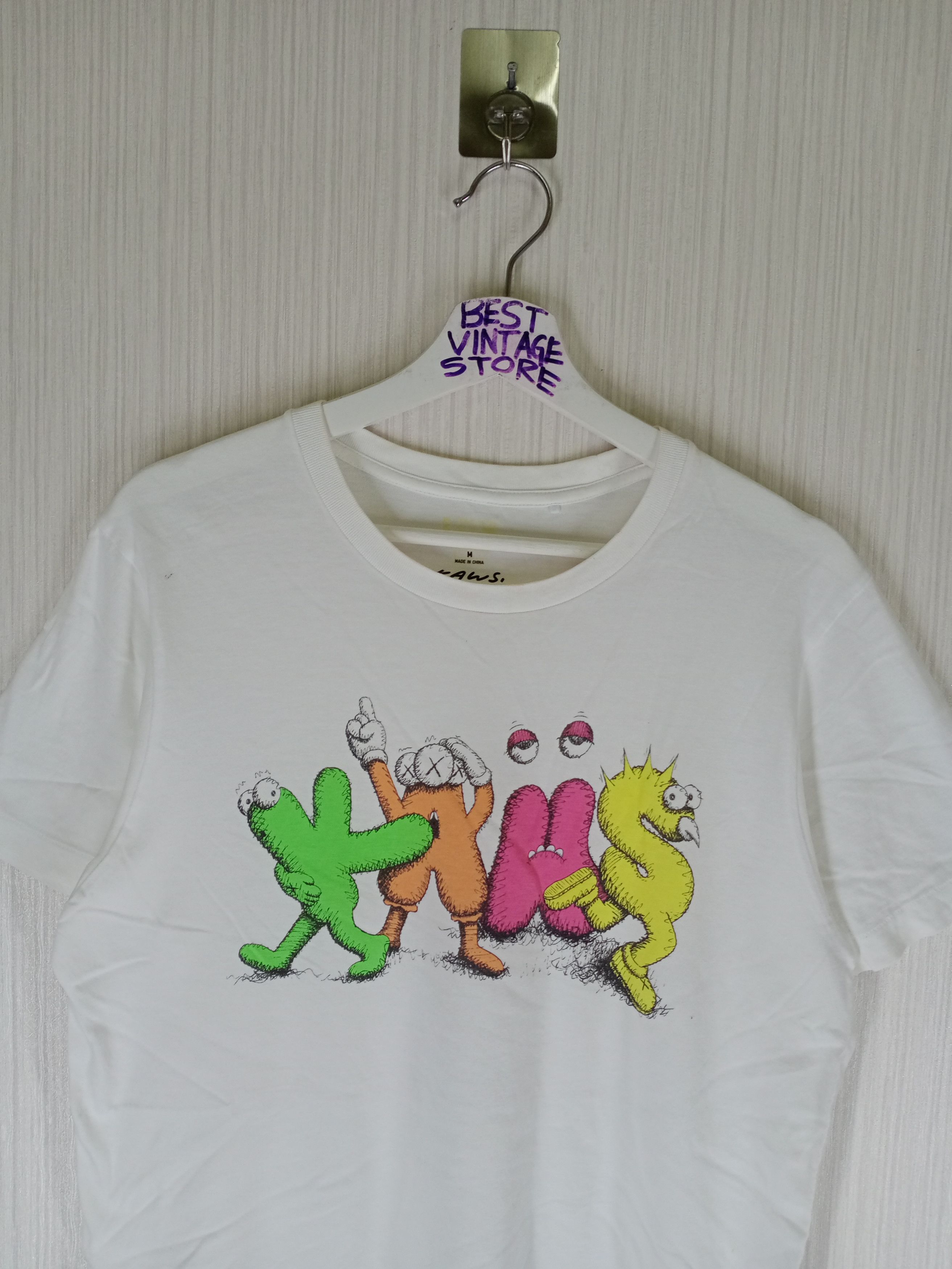 Kaws × Uniqlo Kaws Size US M / EU 48-50 / 2 - 2 Thumbnail