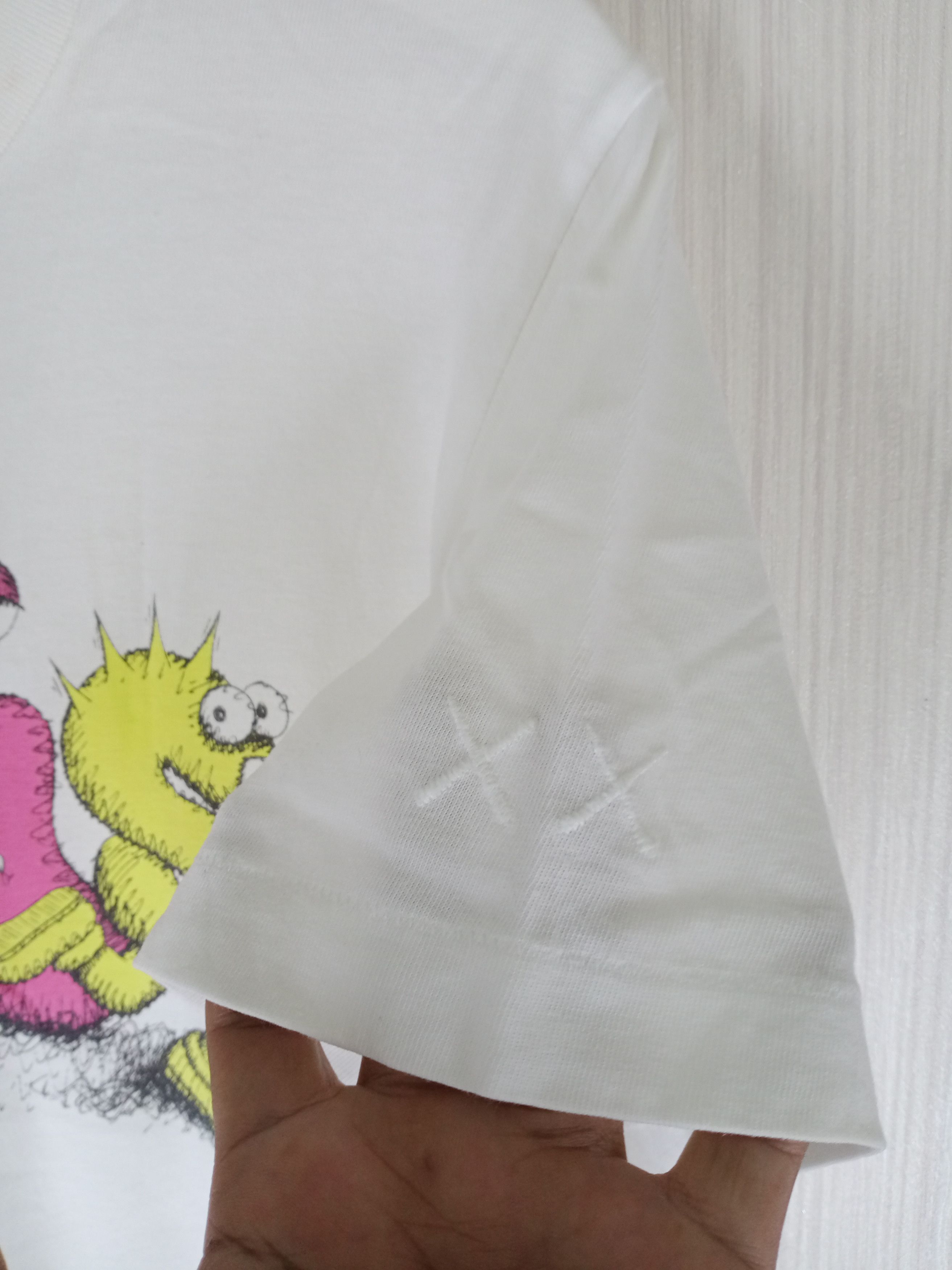 Kaws × Uniqlo Kaws Size US M / EU 48-50 / 2 - 4 Thumbnail