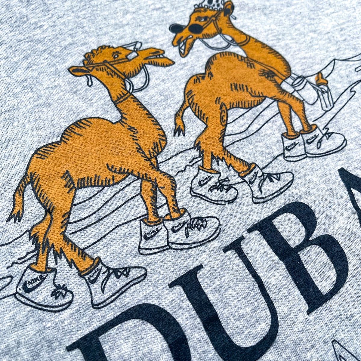Vintage Vintage 90s RARE Dubai Camels w/ Nikes Tee Size US L / EU 52-54 / 3 - 3 Thumbnail