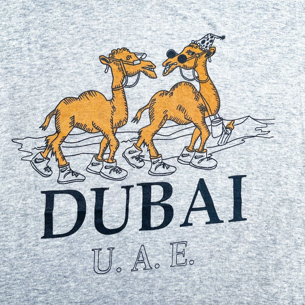 Vintage Vintage 90s RARE Dubai Camels w/ Nikes Tee Size US L / EU 52-54 / 3 - 5 Thumbnail
