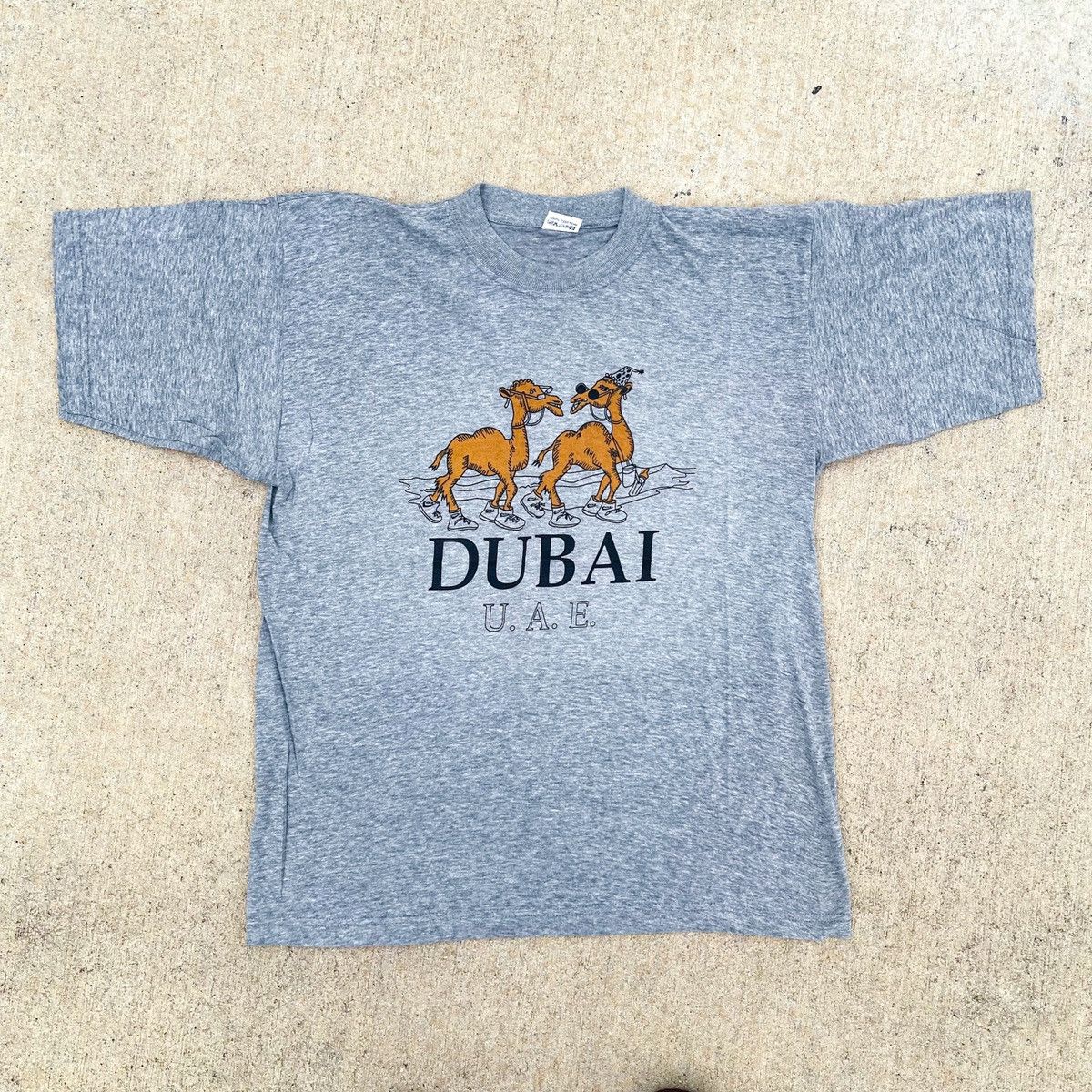 Vintage Vintage 90s RARE Dubai Camels w/ Nikes Tee Size US L / EU 52-54 / 3 - 2 Thumbnail