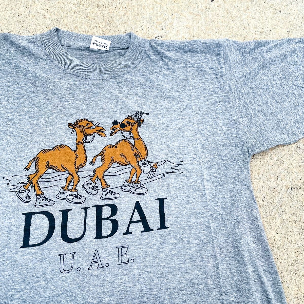 Vintage Vintage 90s RARE Dubai Camels w/ Nikes Tee Size US L / EU 52-54 / 3 - 1 Thumbnail