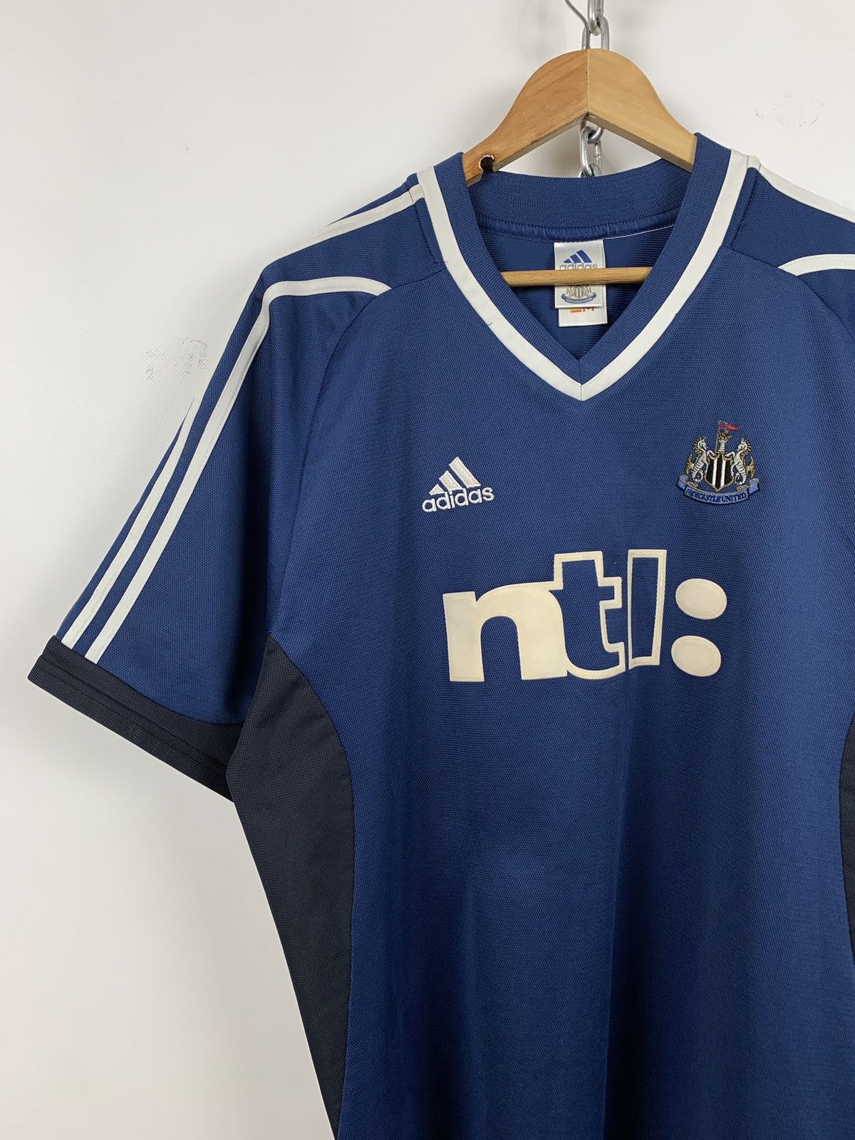 Adidas 2001/02 Adidas Newcastle United Kieron Dyer #8 Soccer Jersey Size US L / EU 52-54 / 3 - 3 Thumbnail
