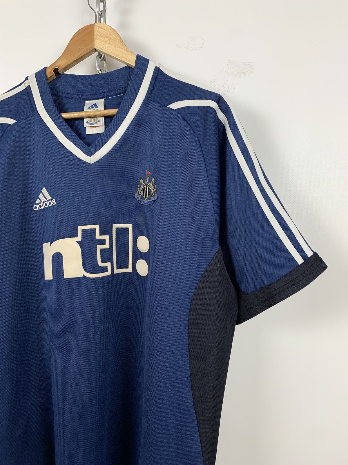 Adidas 2001/02 Adidas Newcastle United Kieron Dyer #8 Soccer Jersey Size US L / EU 52-54 / 3 - 4 Thumbnail