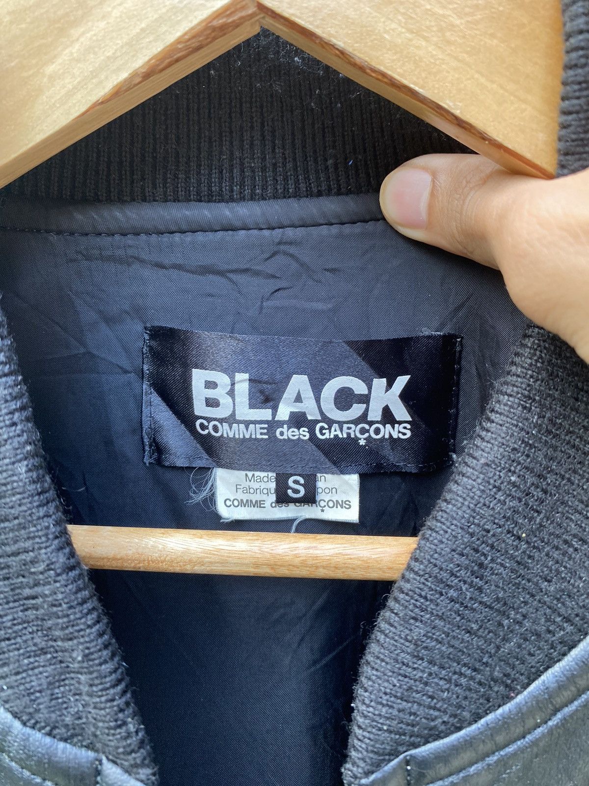 Comme des Garcons 🔥 AD 2011 COMME des GARÇONS Black Bomber Jacket Size US S / EU 44-46 / 1 - 11 Thumbnail