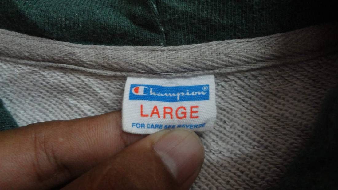 Champion × Vintage 90s CHAMPION Hoodie Mens Champion Wisconsin Rhinelander Size US L / EU 52-54 / 3 - 3 Thumbnail