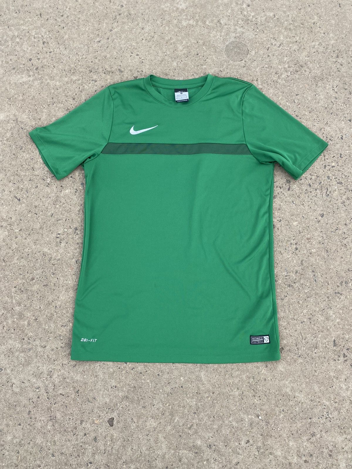 Nike Vintage Nike jersey tee streetwear y2k sport style size M Size US M / EU 48-50 / 2 - 1 Thumbnail