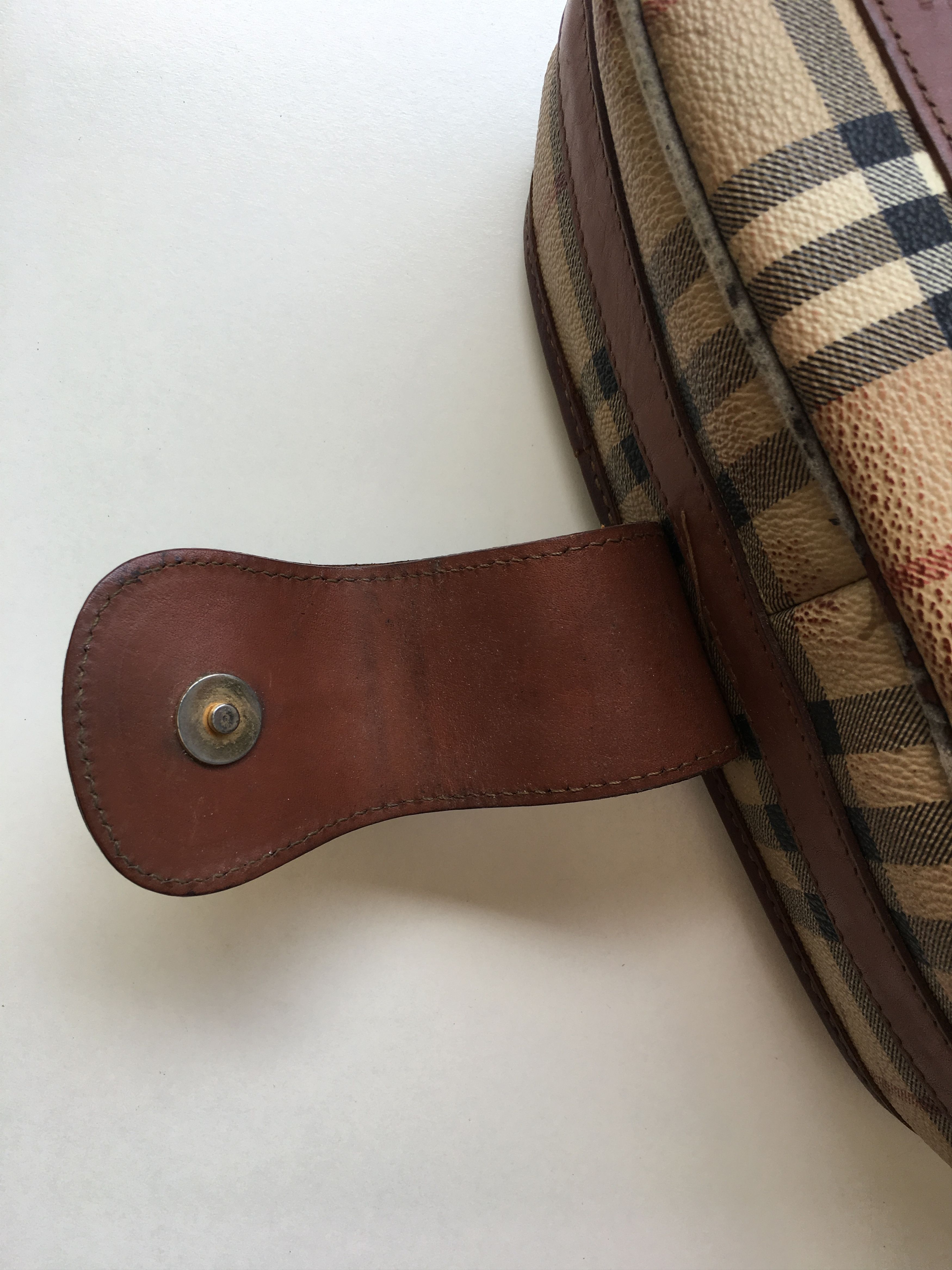 Burberry Vintage Burberry Checkered Sling Bag Size ONE SIZE - 10 Thumbnail