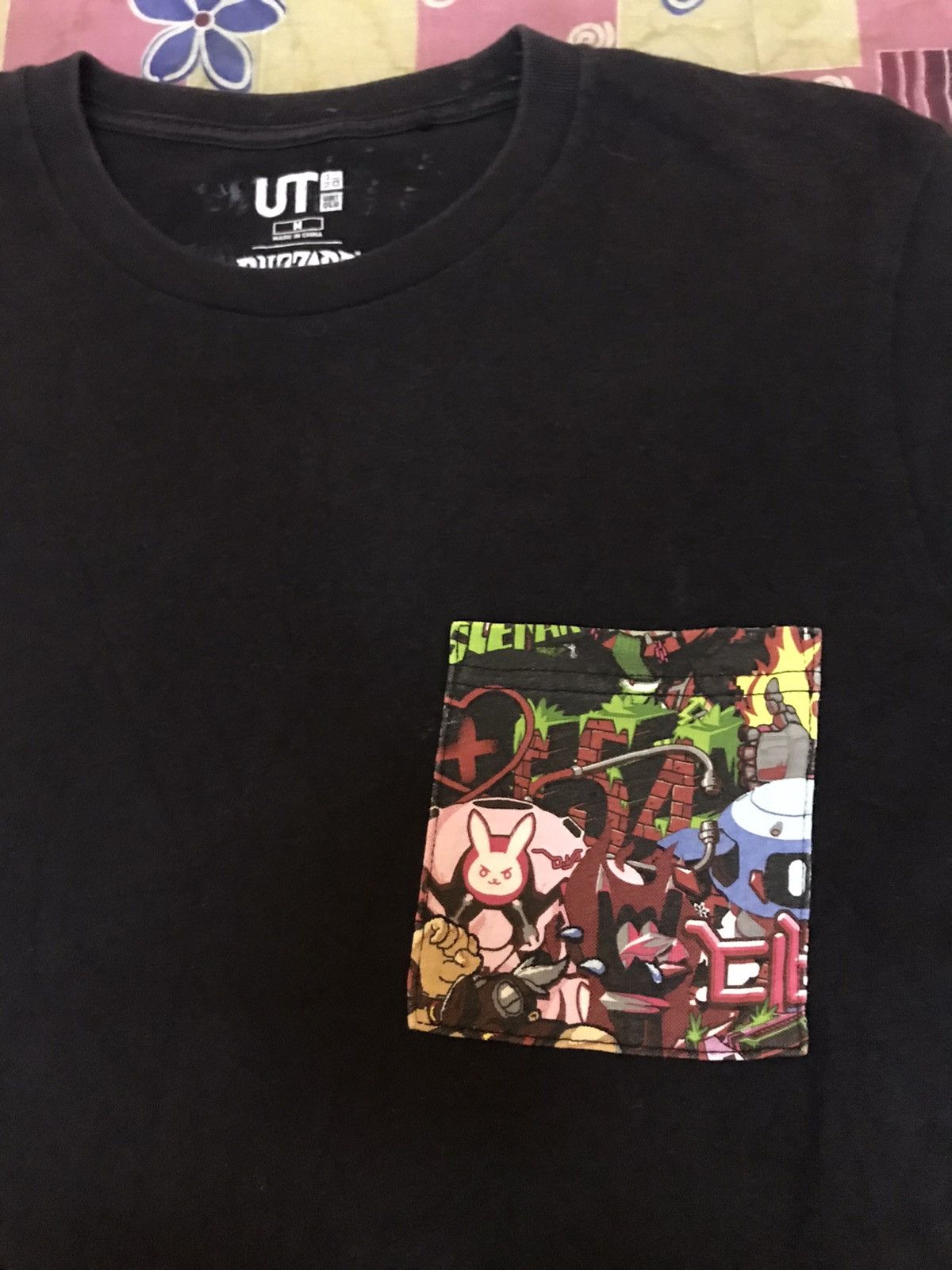 Uniqlo Uniqlo x blizzard game Size US M / EU 48-50 / 2 - 4 Thumbnail