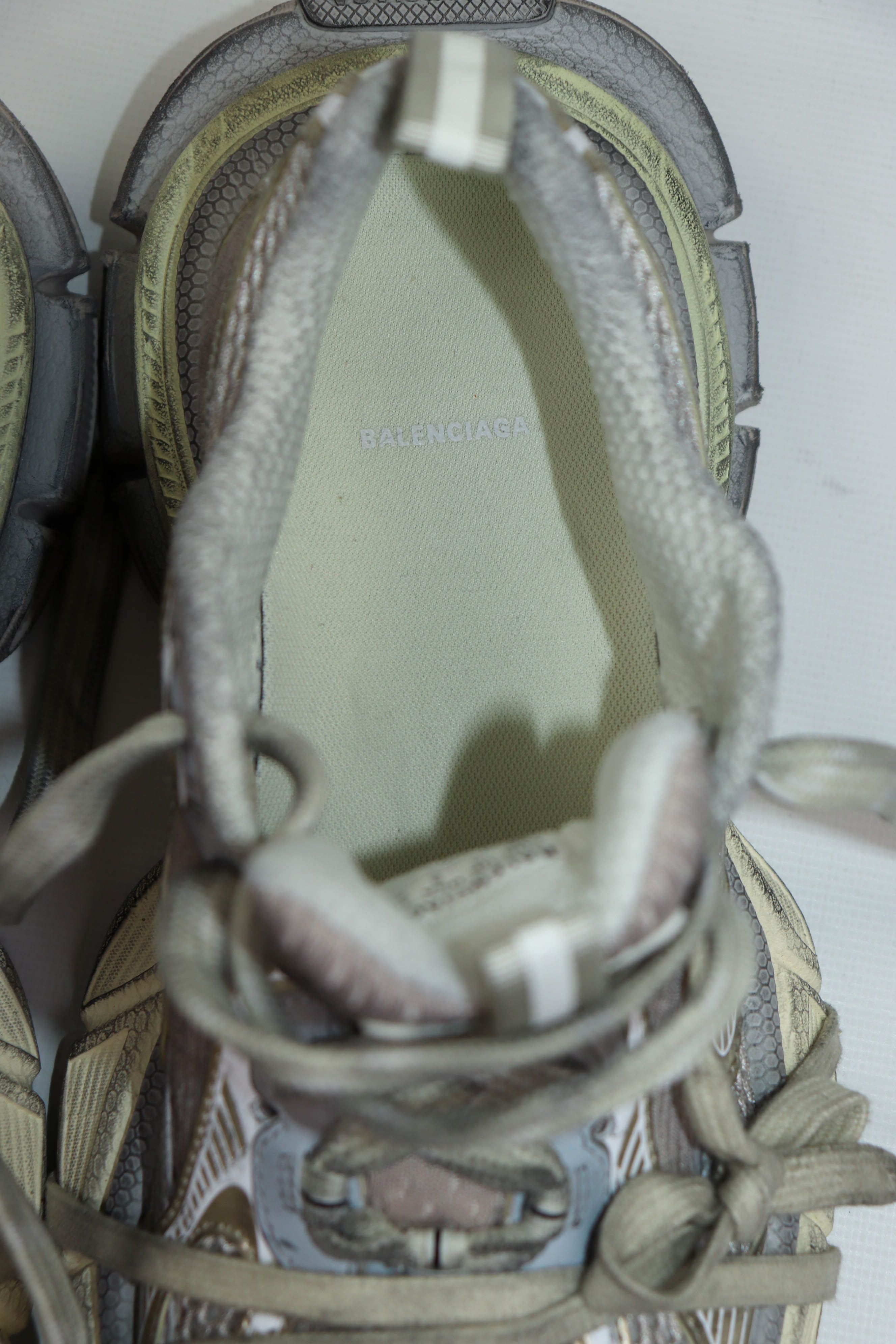 Balenciaga Balenciaga 3XL Women’s 734731 Worn Out Light Beige Gold Size US 8 / IT 38 - 17 Thumbnail
