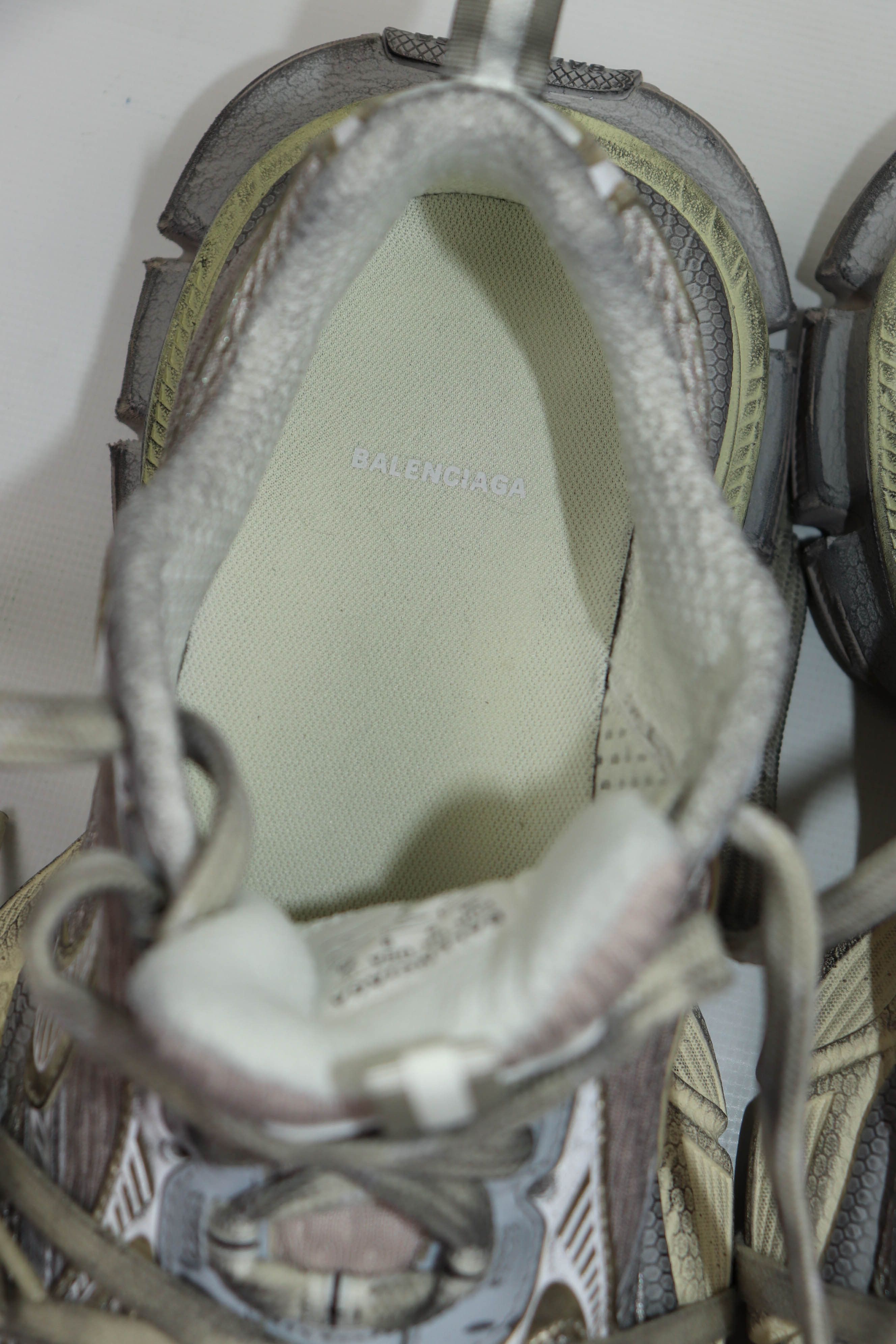 Balenciaga Balenciaga 3XL Women’s 734731 Worn Out Light Beige Gold Size US 8 / IT 38 - 16 Thumbnail