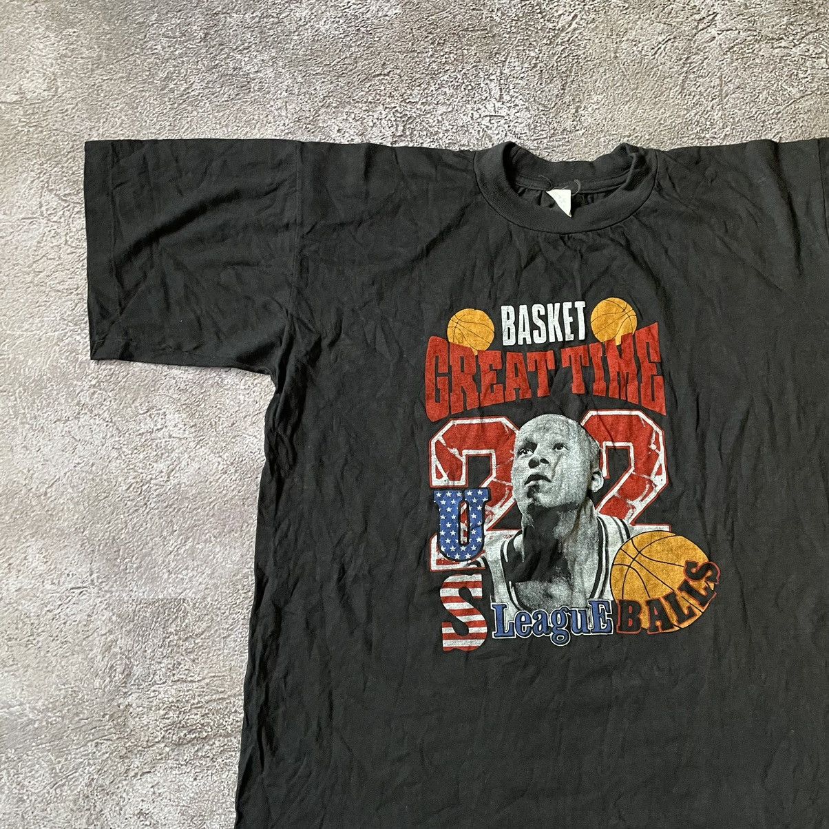 Vintage Vintage 90s Basketball Graphic Tee Sun Faded Streetwear L Size US L / EU 52-54 / 3 - 4 Thumbnail