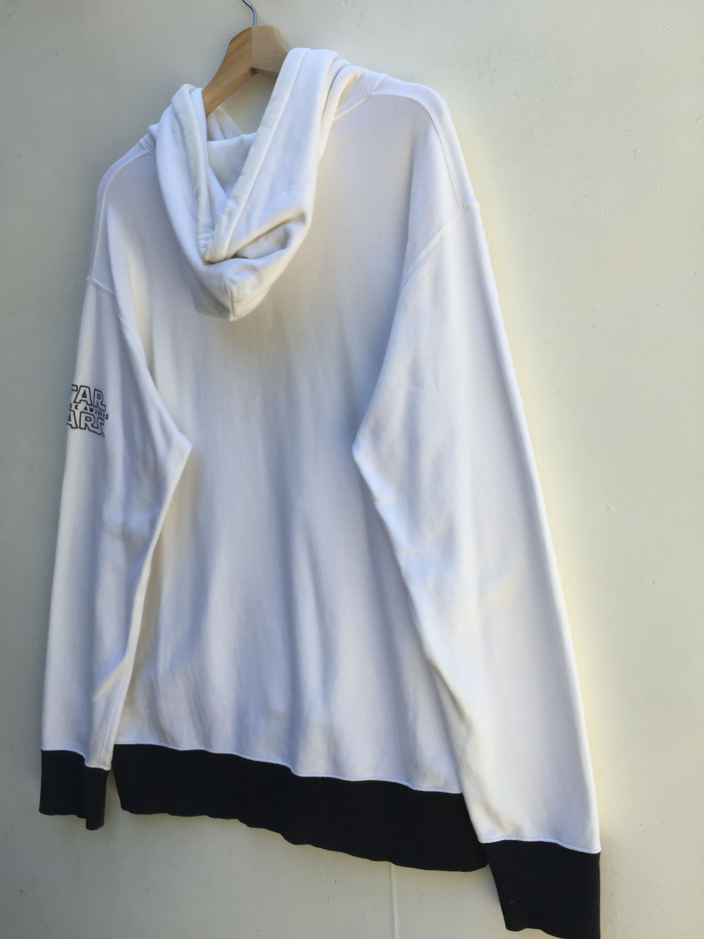 Star Wars RARE UNIQLO X STARWARS WHITE HOODIE The Force Awakens Size US XL / EU 56 / 4 - 12 Thumbnail