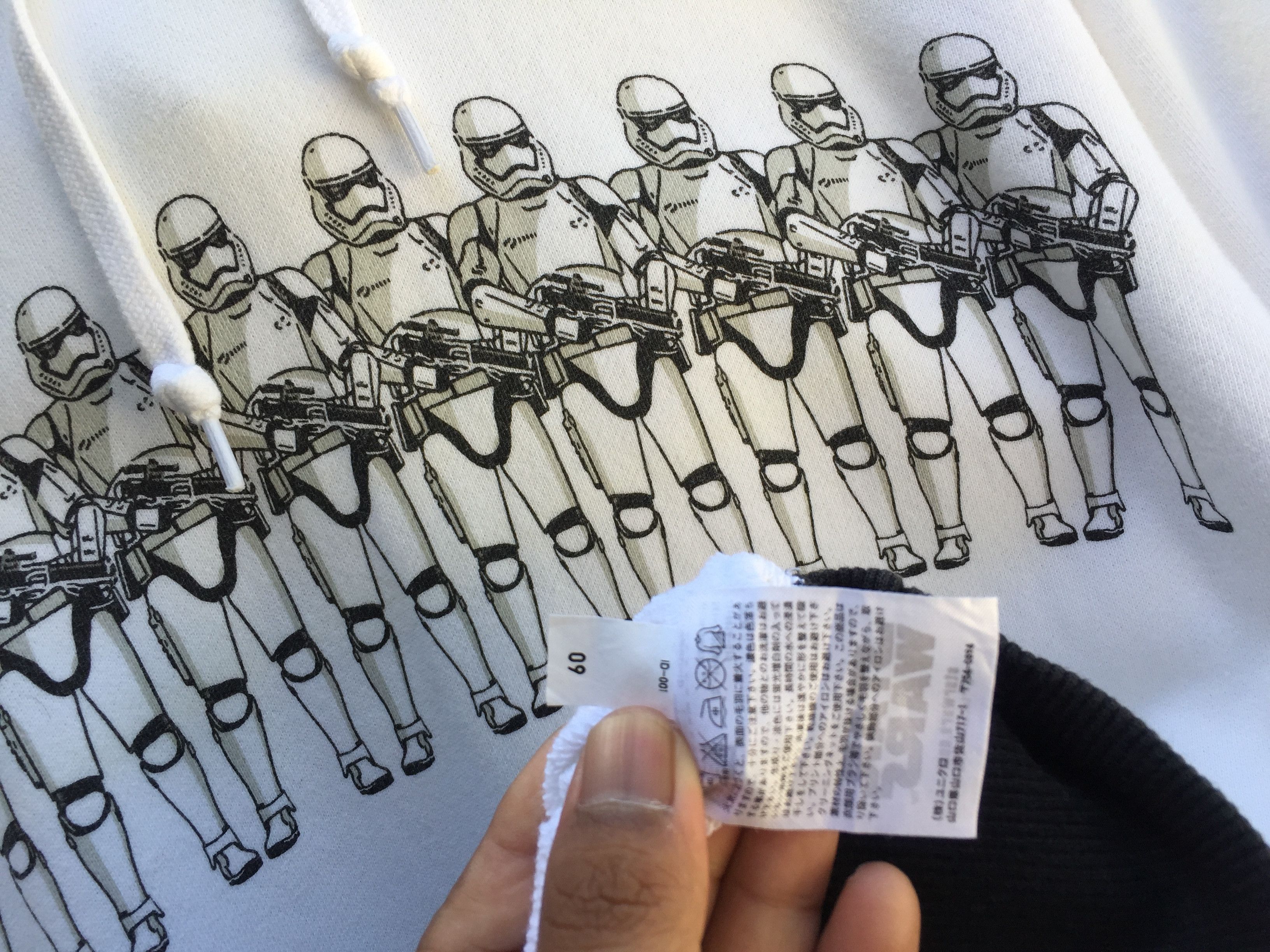 Star Wars RARE UNIQLO X STARWARS WHITE HOODIE The Force Awakens Size US XL / EU 56 / 4 - 9 Thumbnail