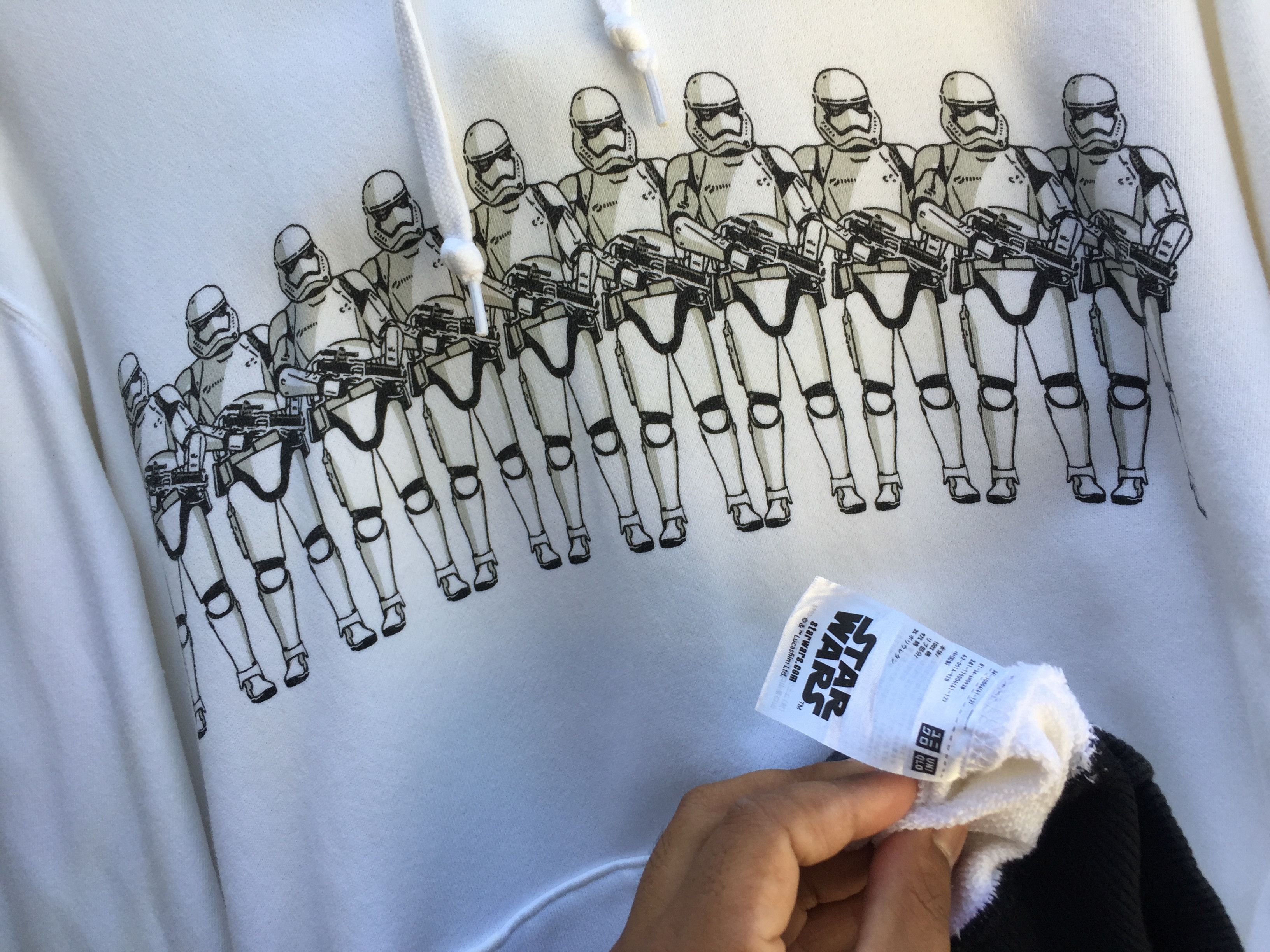 Star Wars RARE UNIQLO X STARWARS WHITE HOODIE The Force Awakens Size US XL / EU 56 / 4 - 7 Thumbnail