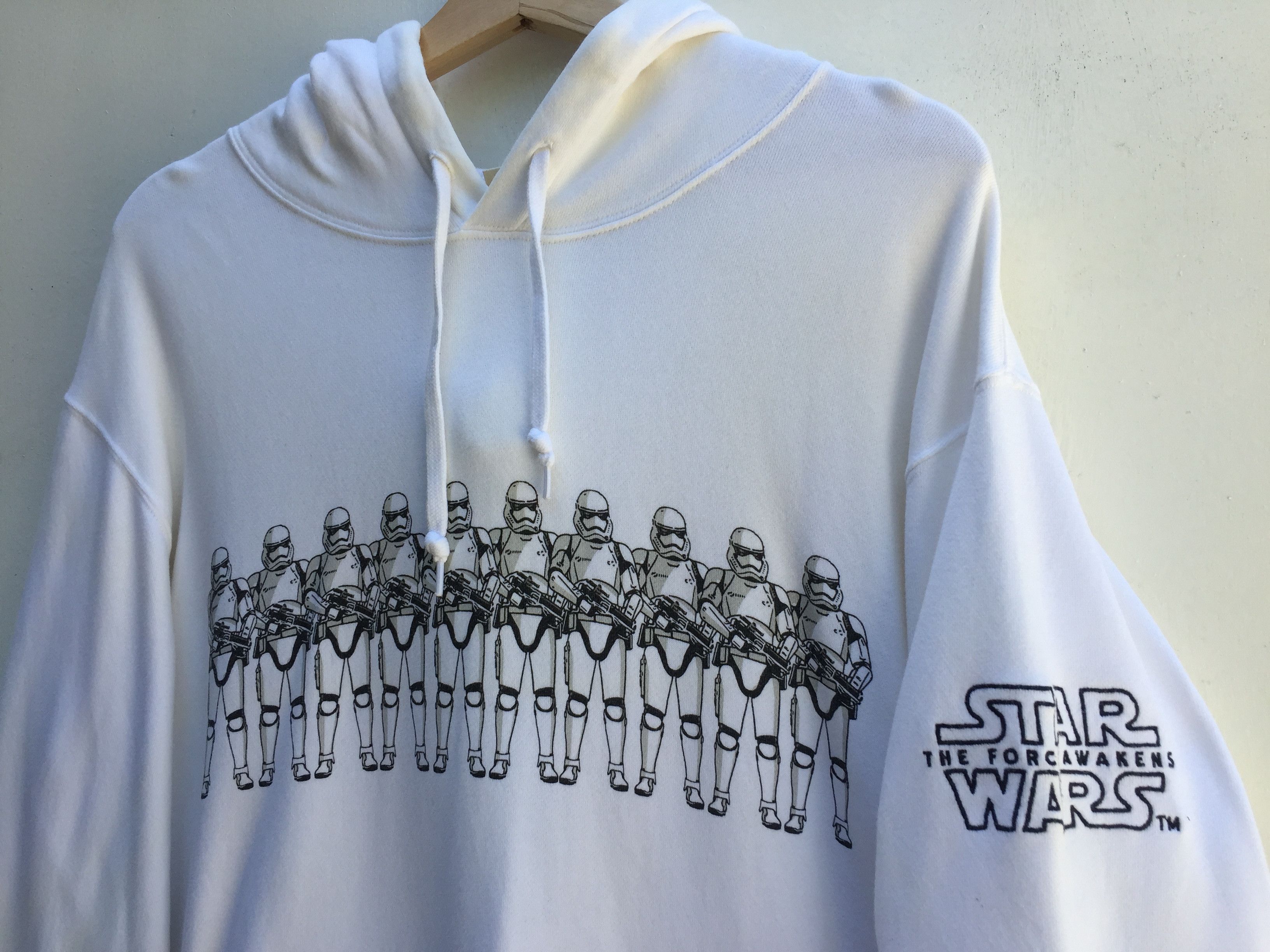 Star Wars RARE UNIQLO X STARWARS WHITE HOODIE The Force Awakens Size US XL / EU 56 / 4 - 5 Thumbnail