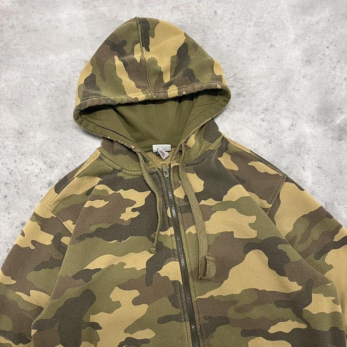 Vintage 2000’s camouflage zip up hoodie