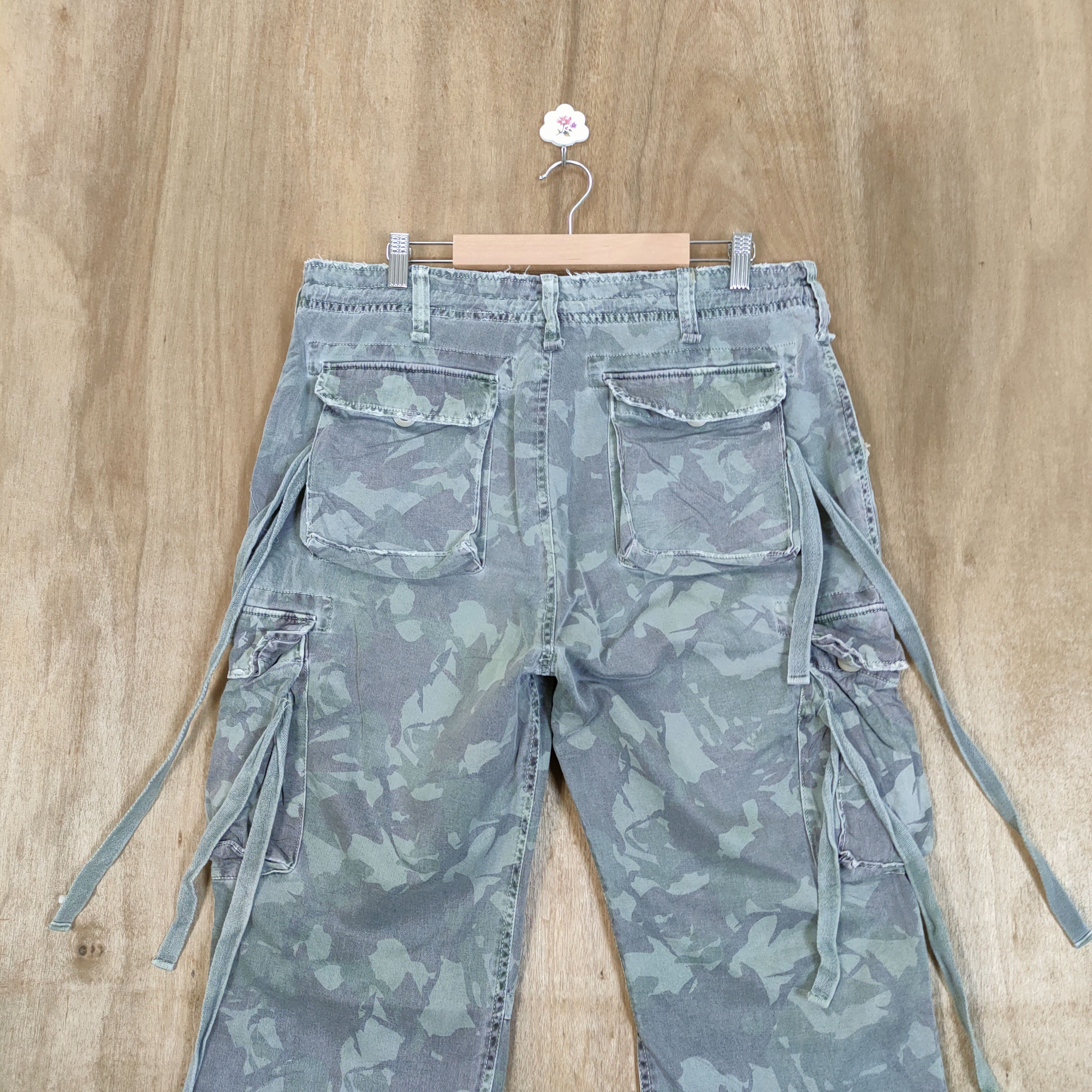 Japanese Brand VINTAGE MANGROVE FADED CAMO CARGO PANTS Size US 34 / EU 50 - 12 Thumbnail