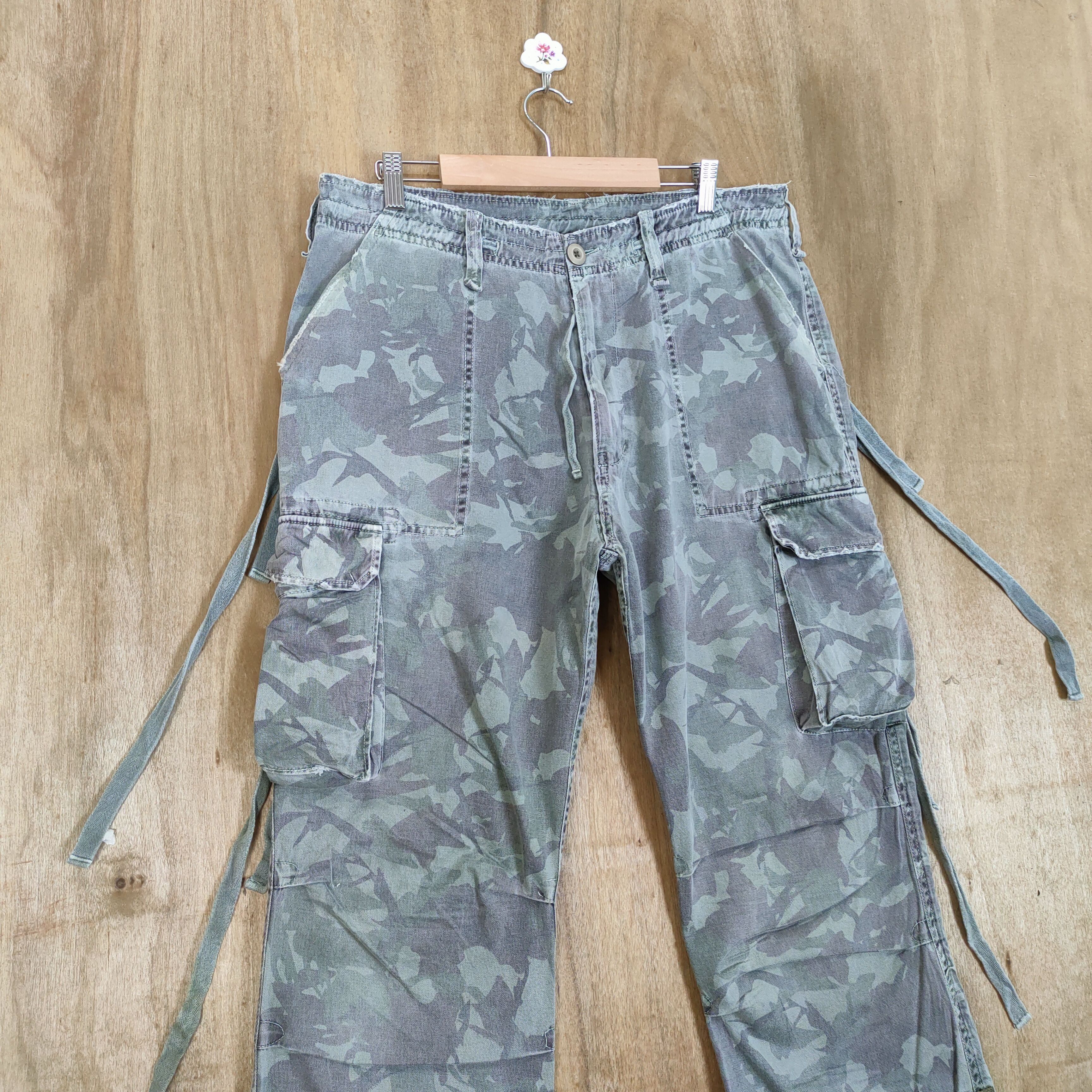 Japanese Brand VINTAGE MANGROVE FADED CAMO CARGO PANTS Size US 34 / EU 50 - 6 Thumbnail