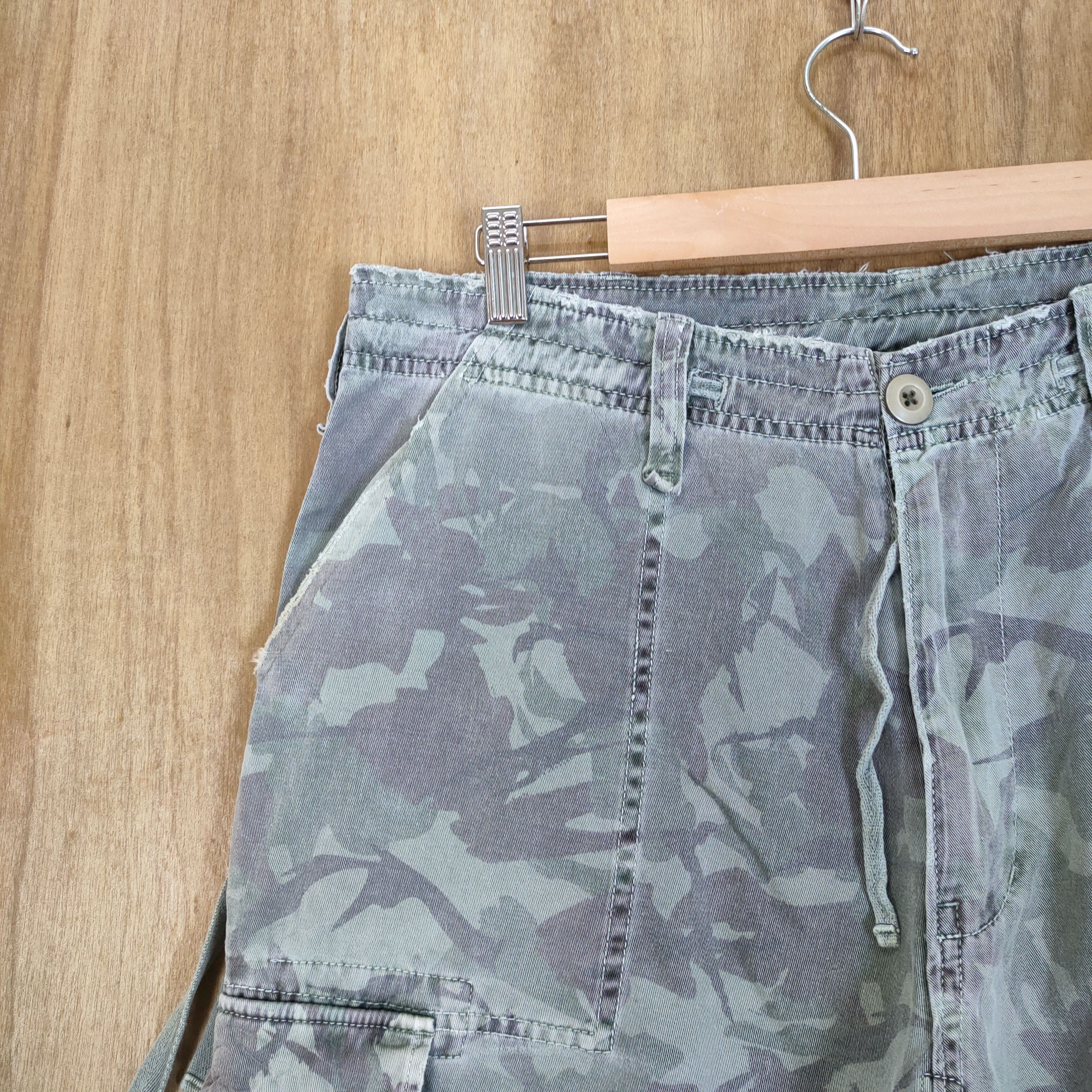 Japanese Brand VINTAGE MANGROVE FADED CAMO CARGO PANTS Size US 34 / EU 50 - 7 Thumbnail