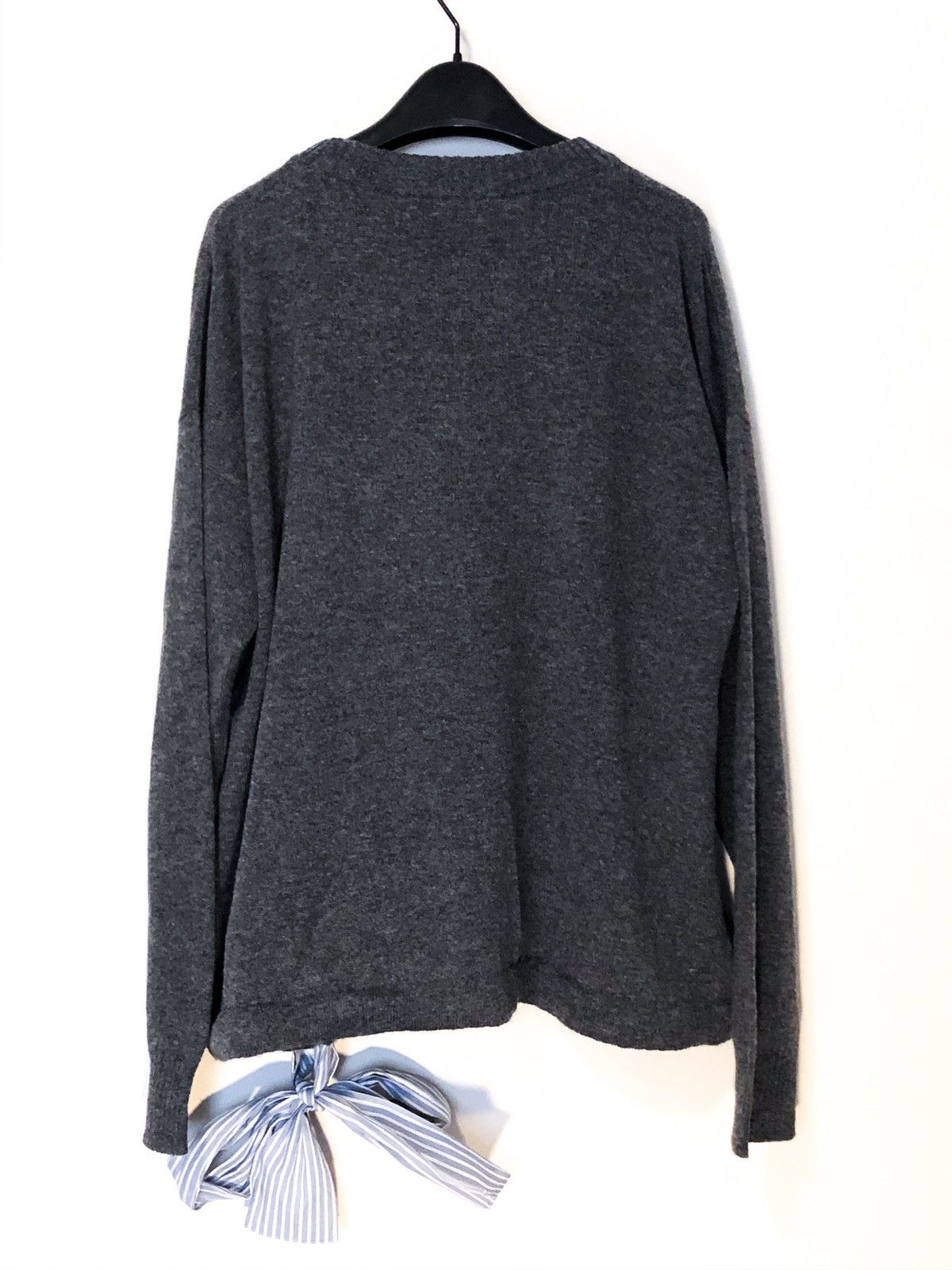 Prada PRADA GREY KNIT SWEATER WITH BOW NEW WITH TAGS Size M / US 6-8 / IT 42-44 - 2 Thumbnail