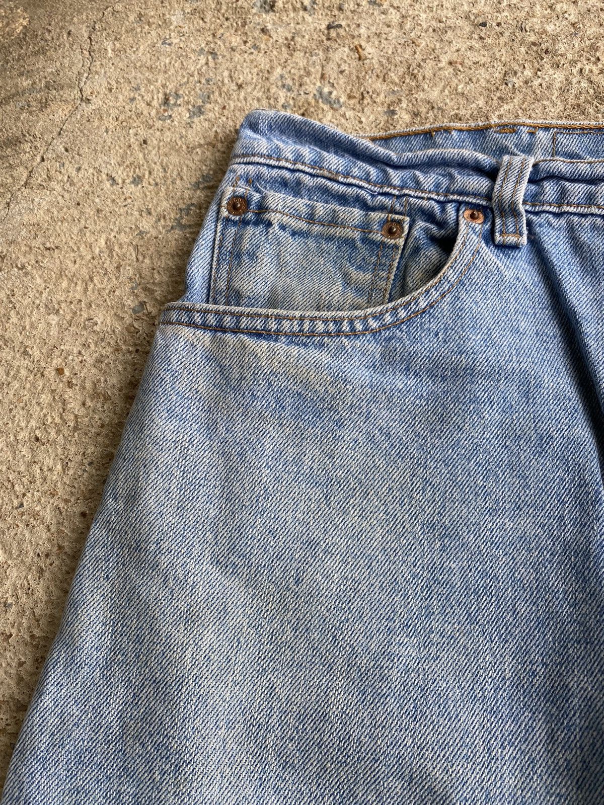 Levi's × Vintage Vintage 90’s Levi’s 550 Faded Blue Stained Jeans Size US 38 / EU 54 - 7 Thumbnail