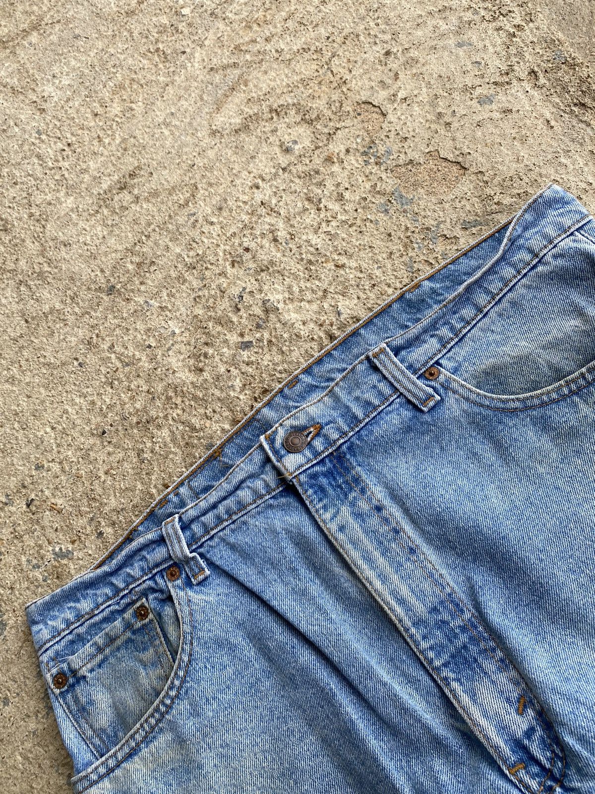 Levi's × Vintage Vintage 90’s Levi’s 550 Faded Blue Stained Jeans Size US 38 / EU 54 - 13 Thumbnail