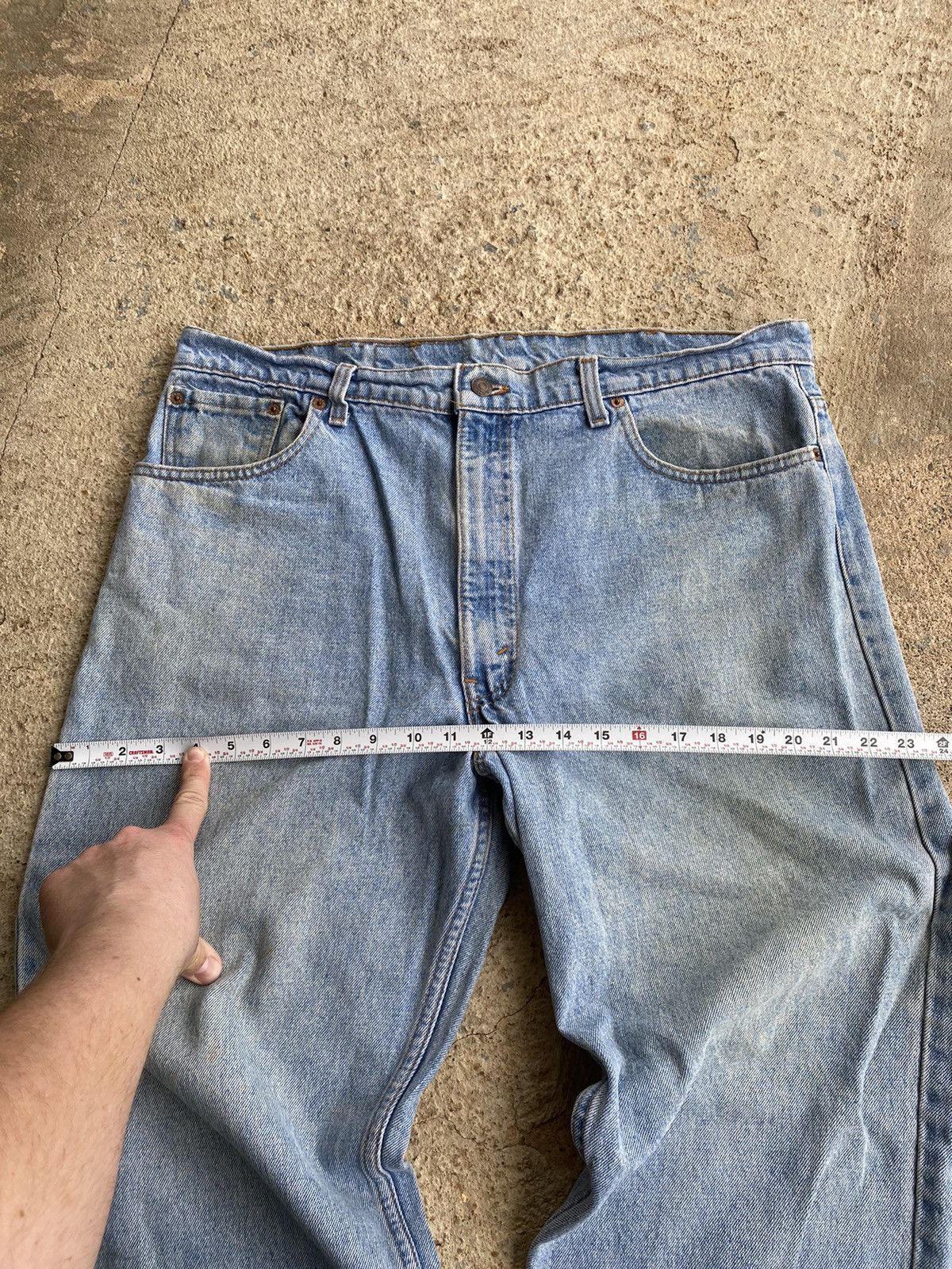 Levi's × Vintage Vintage 90’s Levi’s 550 Faded Blue Stained Jeans Size US 38 / EU 54 - 16 Thumbnail