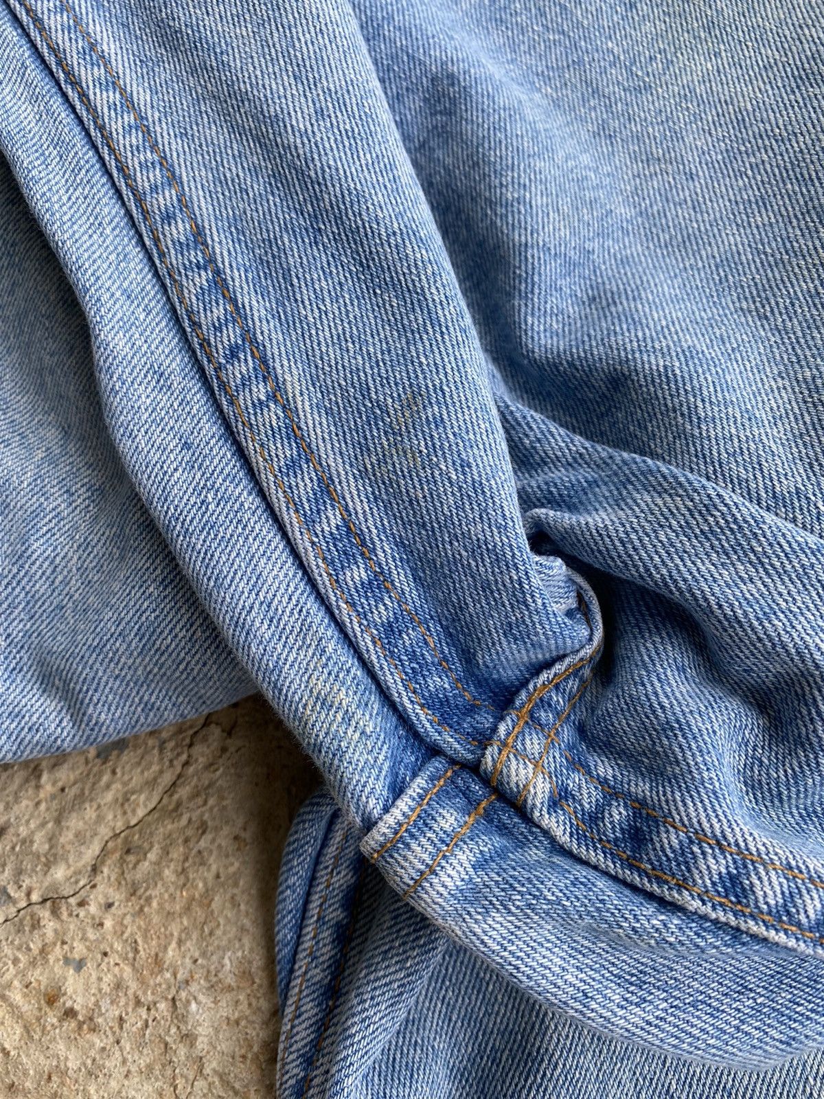 Levi's × Vintage Vintage 90’s Levi’s 550 Faded Blue Stained Jeans Size US 38 / EU 54 - 14 Thumbnail