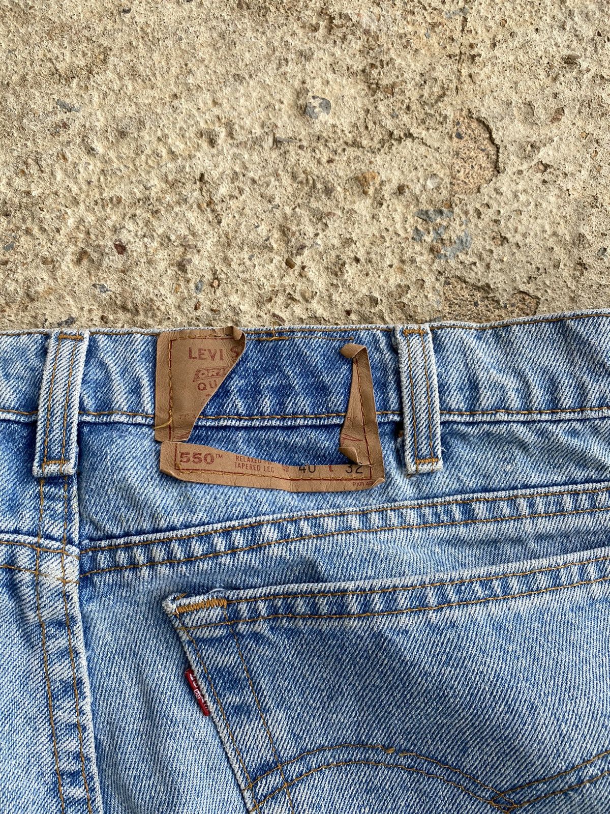 Levi's × Vintage Vintage 90’s Levi’s 550 Faded Blue Stained Jeans Size US 38 / EU 54 - 4 Thumbnail