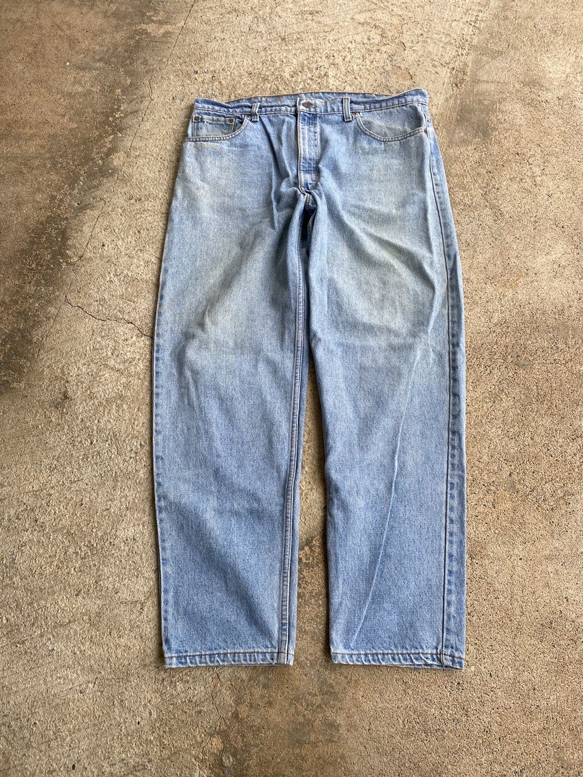 Levi's × Vintage Vintage 90’s Levi’s 550 Faded Blue Stained Jeans Size US 38 / EU 54 - 5 Thumbnail