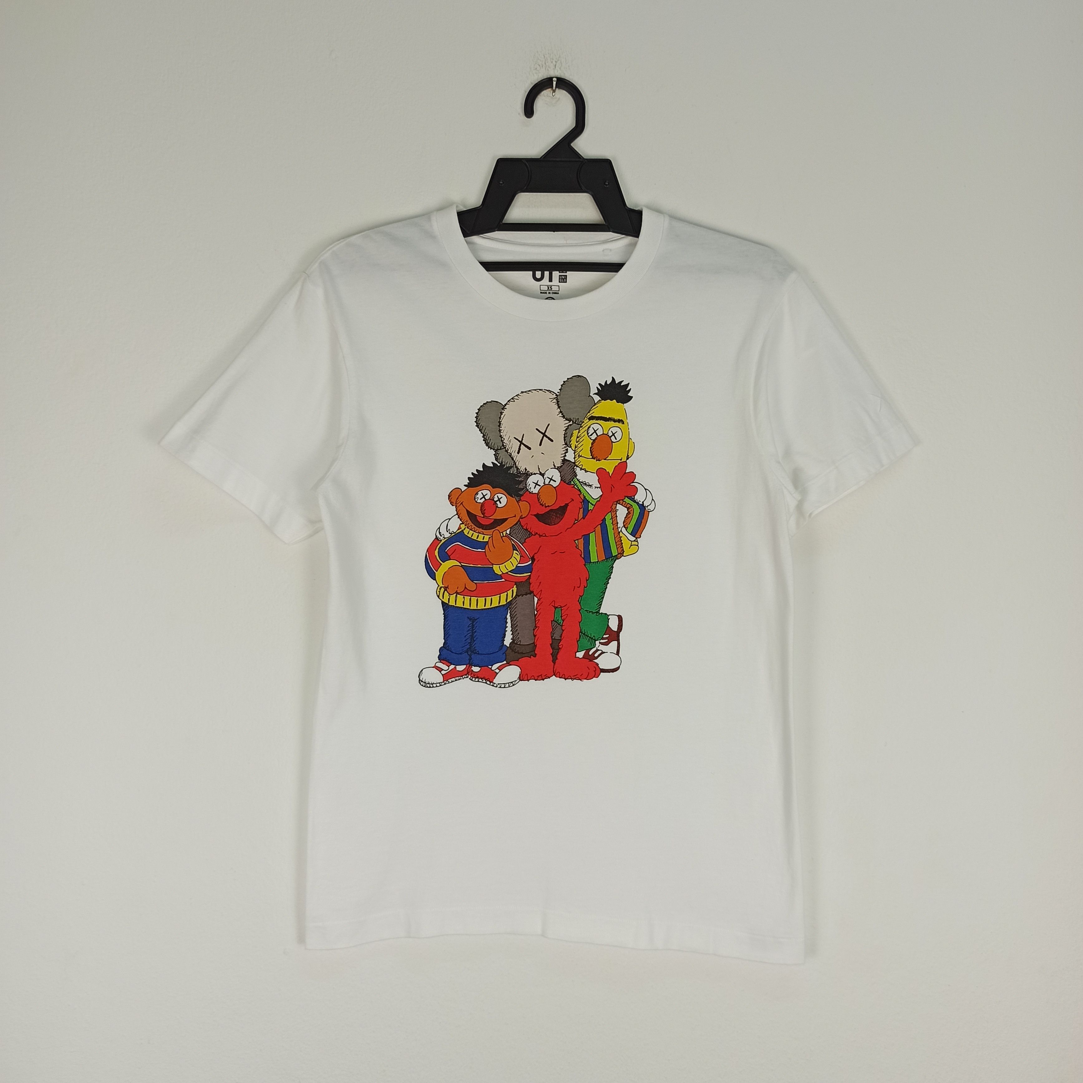 Japanese Brand Kaws Sesame Street By Uniqlo Tees Size US XS / EU 42 / 0 - 1 Thumbnail