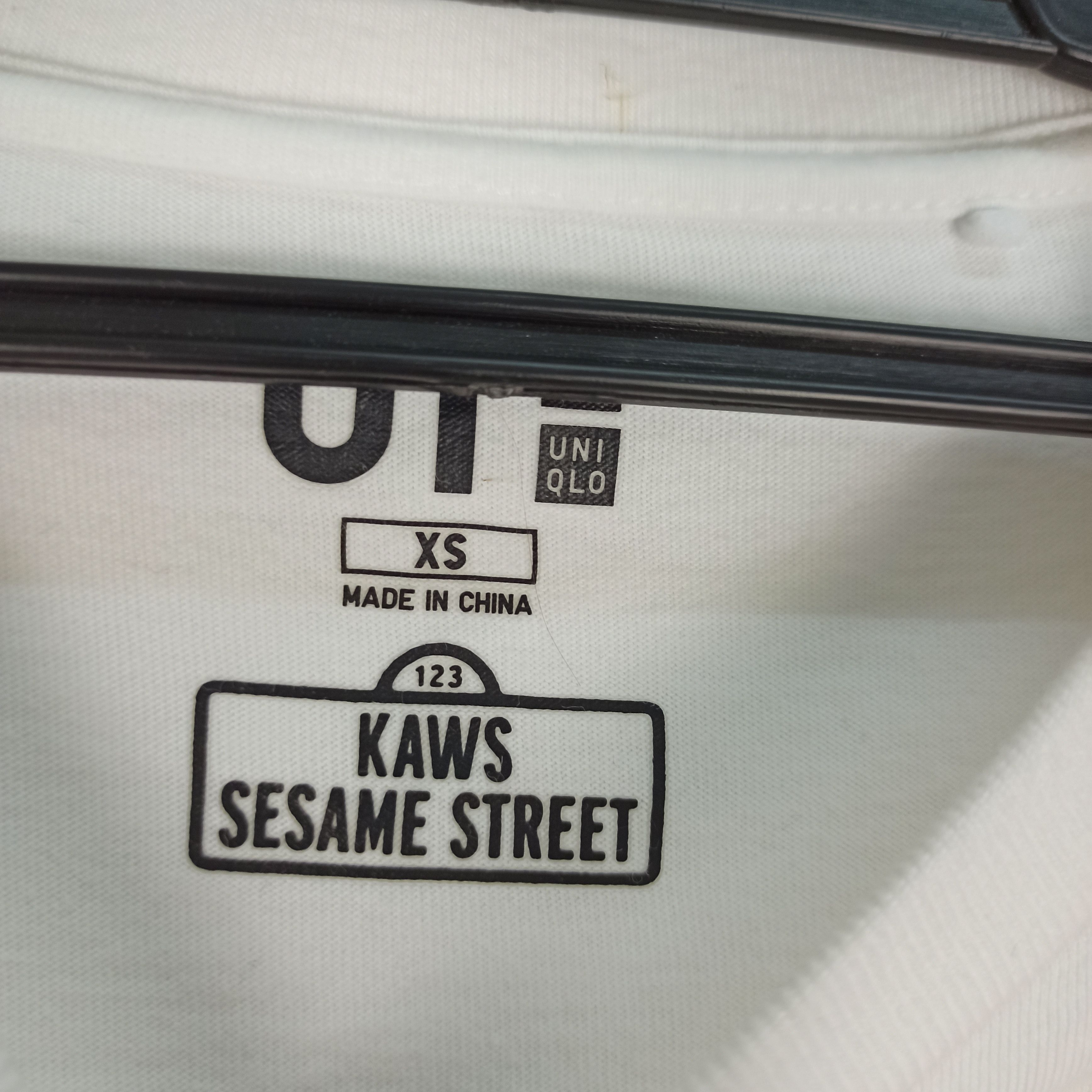Japanese Brand Kaws Sesame Street By Uniqlo Tees Size US XS / EU 42 / 0 - 6 Thumbnail