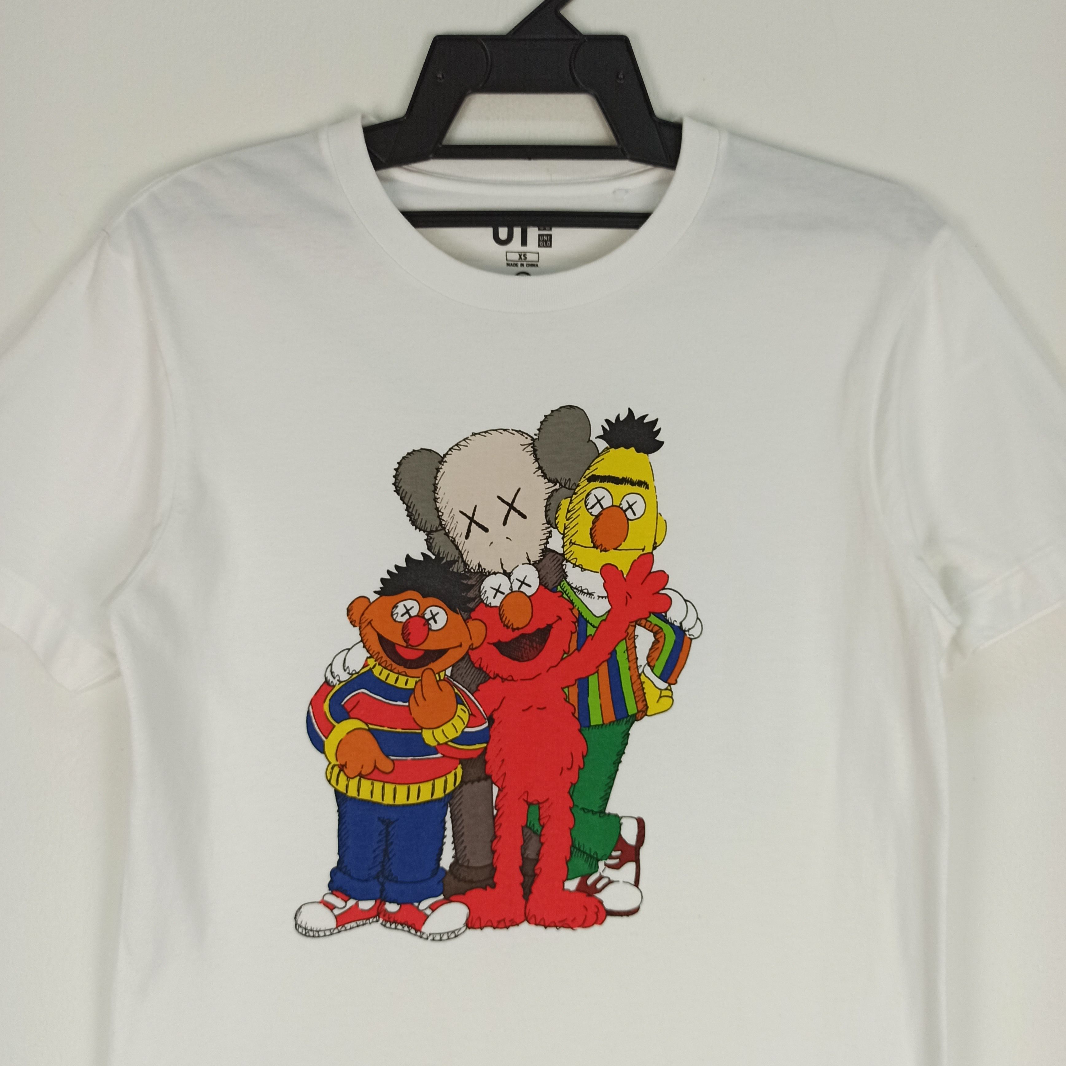 Japanese Brand Kaws Sesame Street By Uniqlo Tees Size US XS / EU 42 / 0 - 2 Thumbnail