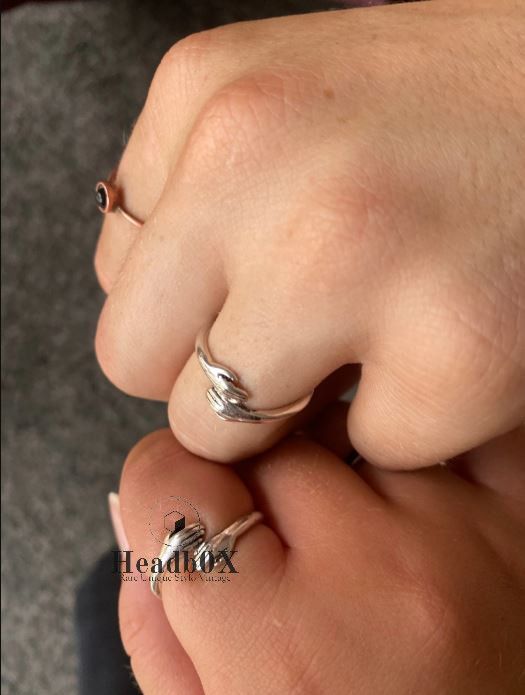 Jewelry Love Hug Ring Size ONE SIZE - 4 Thumbnail
