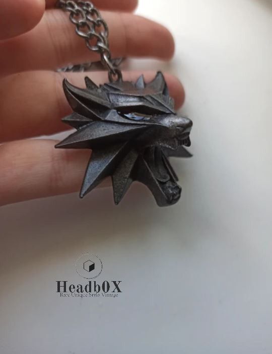 Vintage Red Eye Wolf Head Medallion Pendant Necklace Size ONE SIZE - 4 Thumbnail