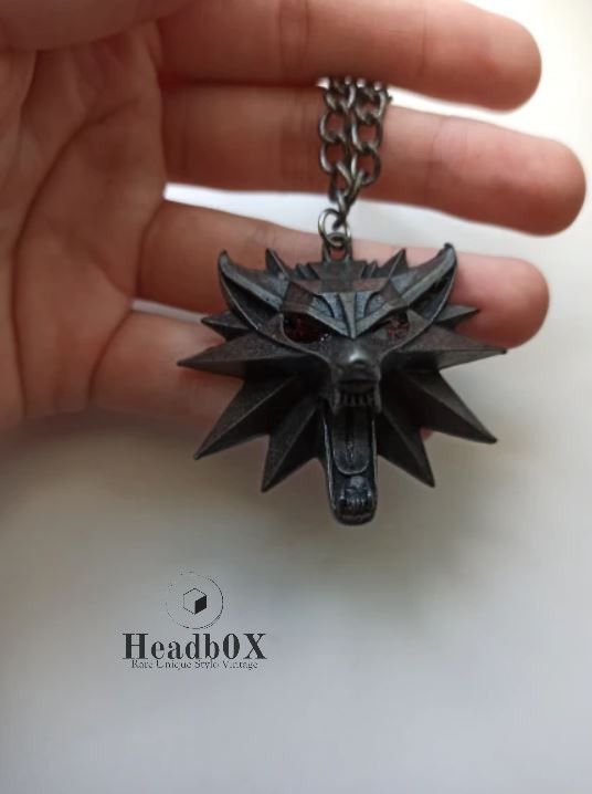 Vintage Red Eye Wolf Head Medallion Pendant Necklace Size ONE SIZE - 3 Thumbnail