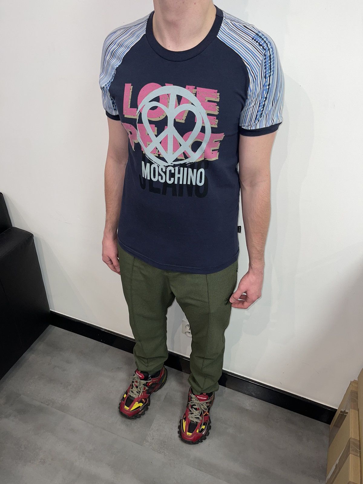 Moschino Moschino Peace Big Logo Abstract T-Shirt Size US S / EU 44-46 / 1 - 2 Thumbnail
