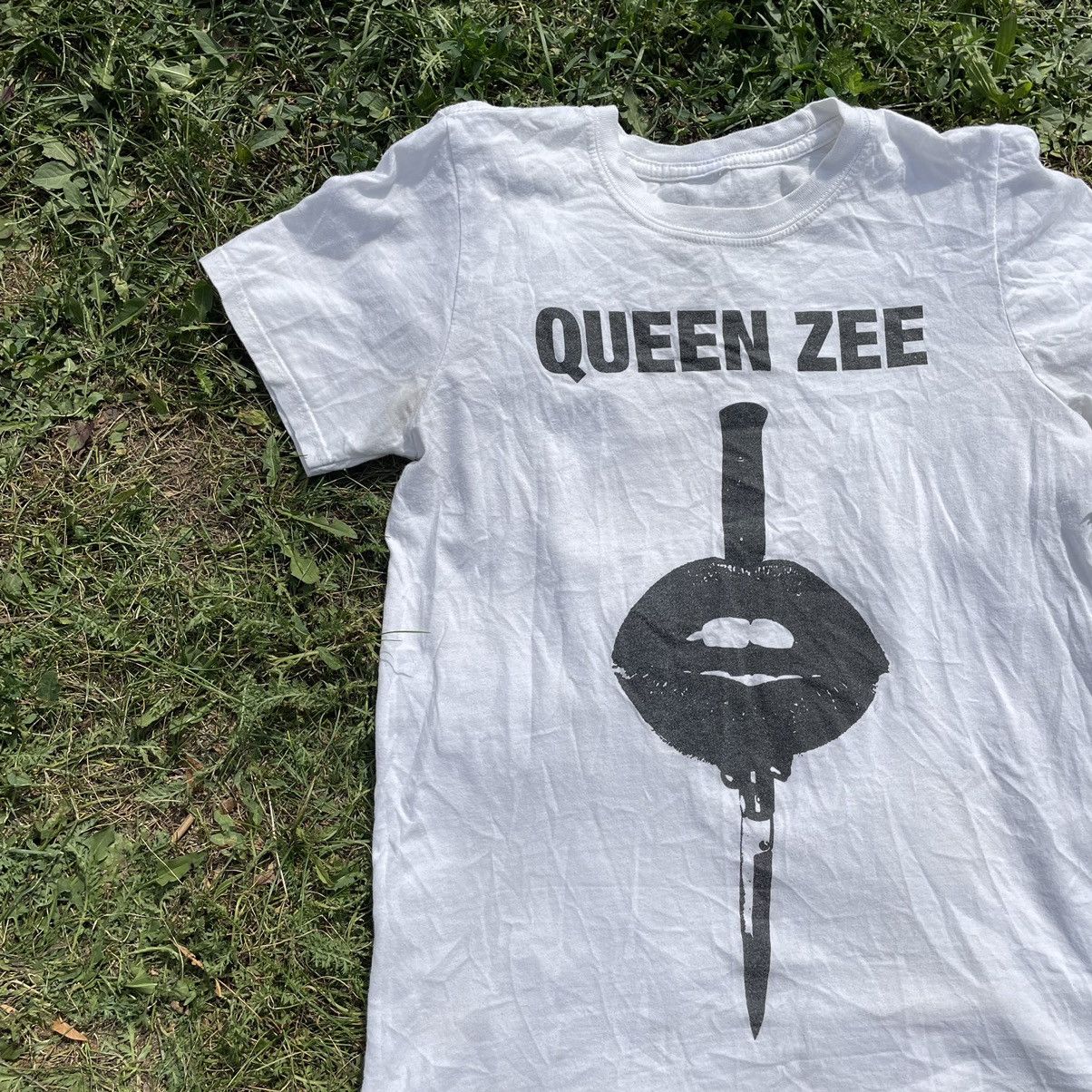 Vintage Vintage Y2K Queen Zee Graphic Tee Sun Faded Grunge Baggy S Size US S / EU 44-46 / 1 - 2 Thumbnail
