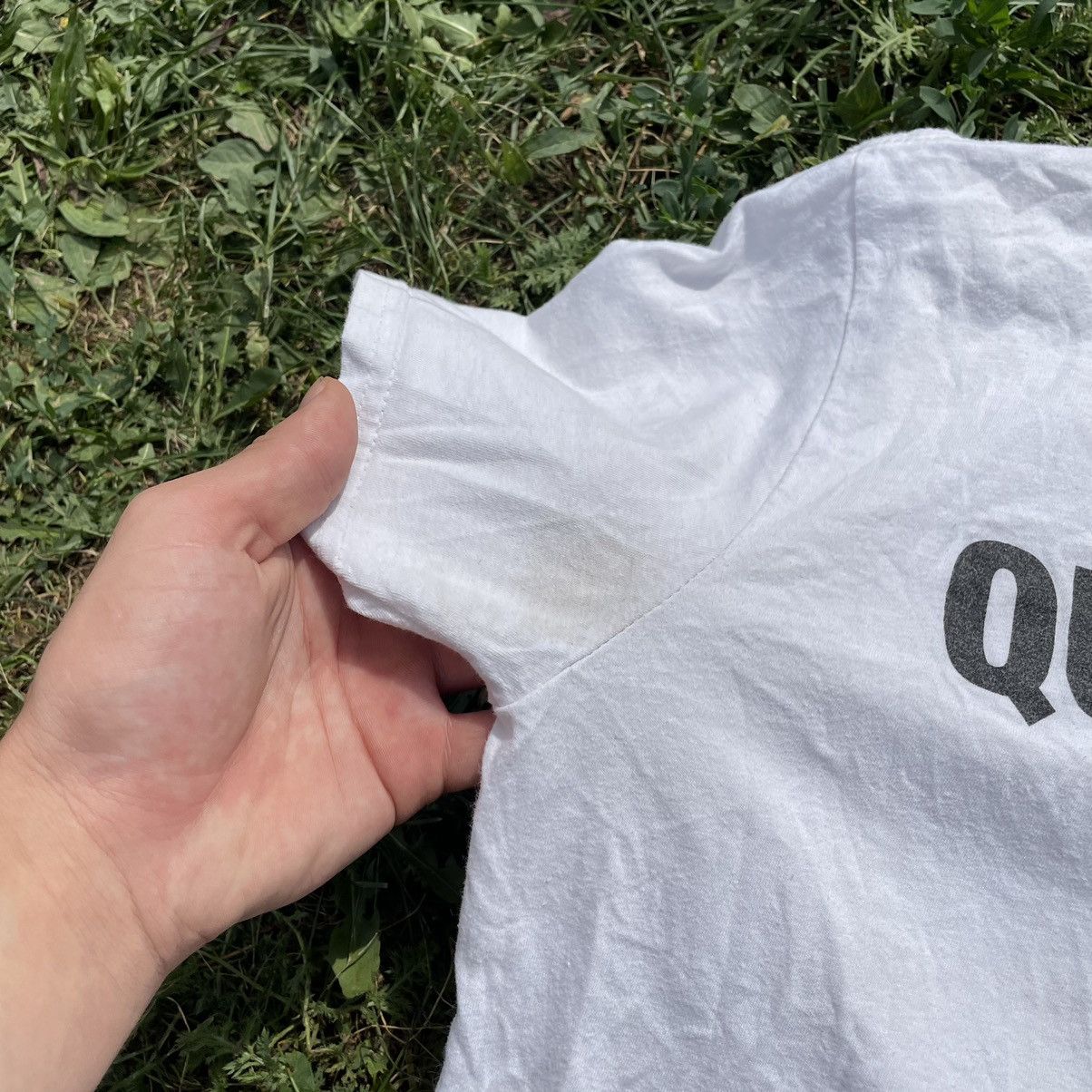 Vintage Vintage Y2K Queen Zee Graphic Tee Sun Faded Grunge Baggy S Size US S / EU 44-46 / 1 - 5 Thumbnail