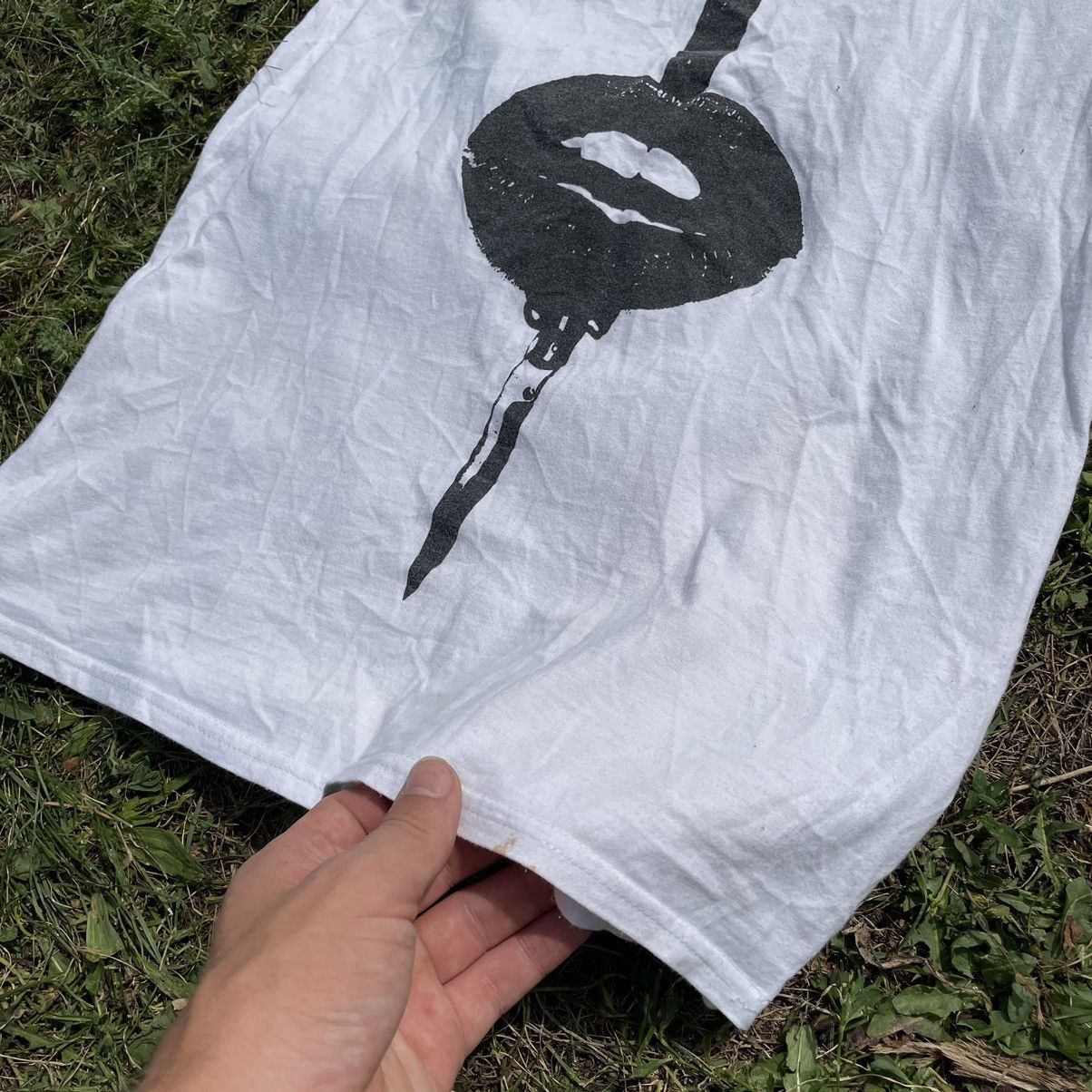 Vintage Vintage Y2K Queen Zee Graphic Tee Sun Faded Grunge Baggy S Size US S / EU 44-46 / 1 - 6 Thumbnail