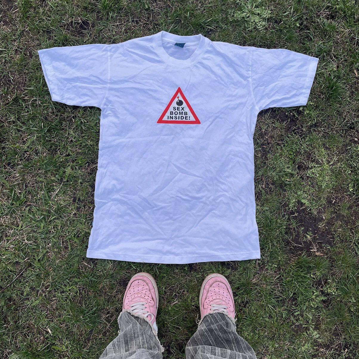 Vintage Vintage Y2K ADULT “ Sex Bomb Inside Porno“ Buymypiece Tee Size US L / EU 52-54 / 3 - 1 Thumbnail