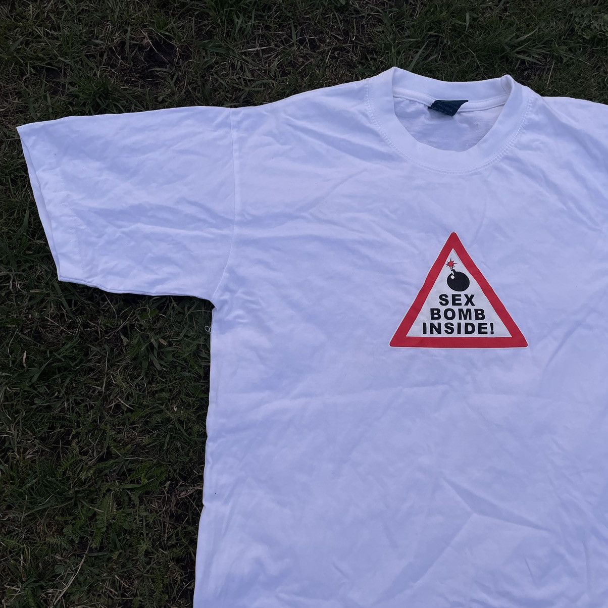 Vintage Vintage Y2K ADULT “ Sex Bomb Inside Porno“ Buymypiece Tee Size US L / EU 52-54 / 3 - 4 Thumbnail