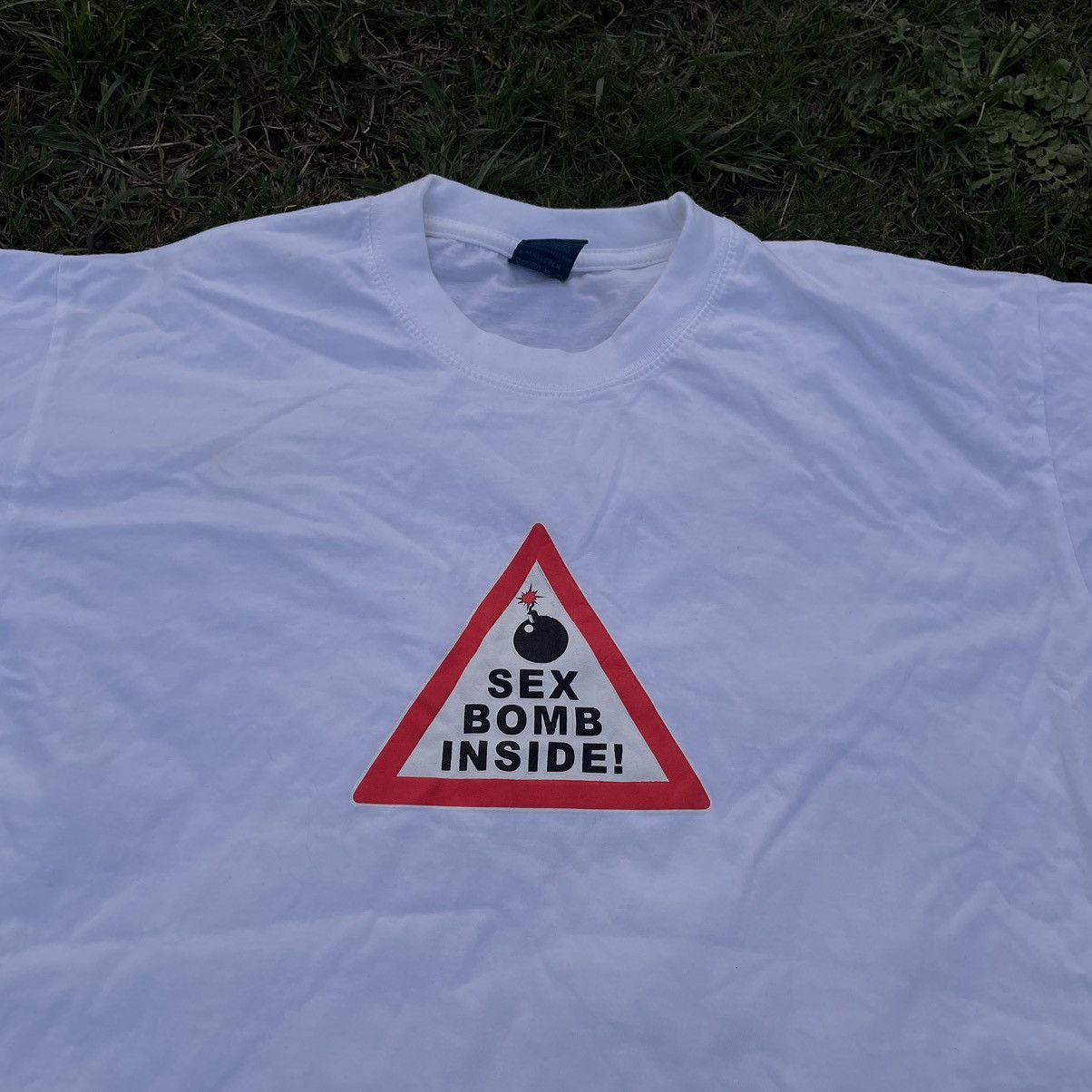 Vintage Vintage Y2K ADULT “ Sex Bomb Inside Porno“ Buymypiece Tee Size US L / EU 52-54 / 3 - 5 Thumbnail