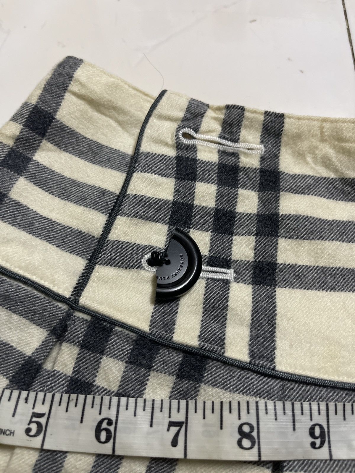Burberry × Vintage Vintage Burberry London Blue Label Nova Check Mini Skirt Size 27" / US 4 / IT 40 - 5 Thumbnail
